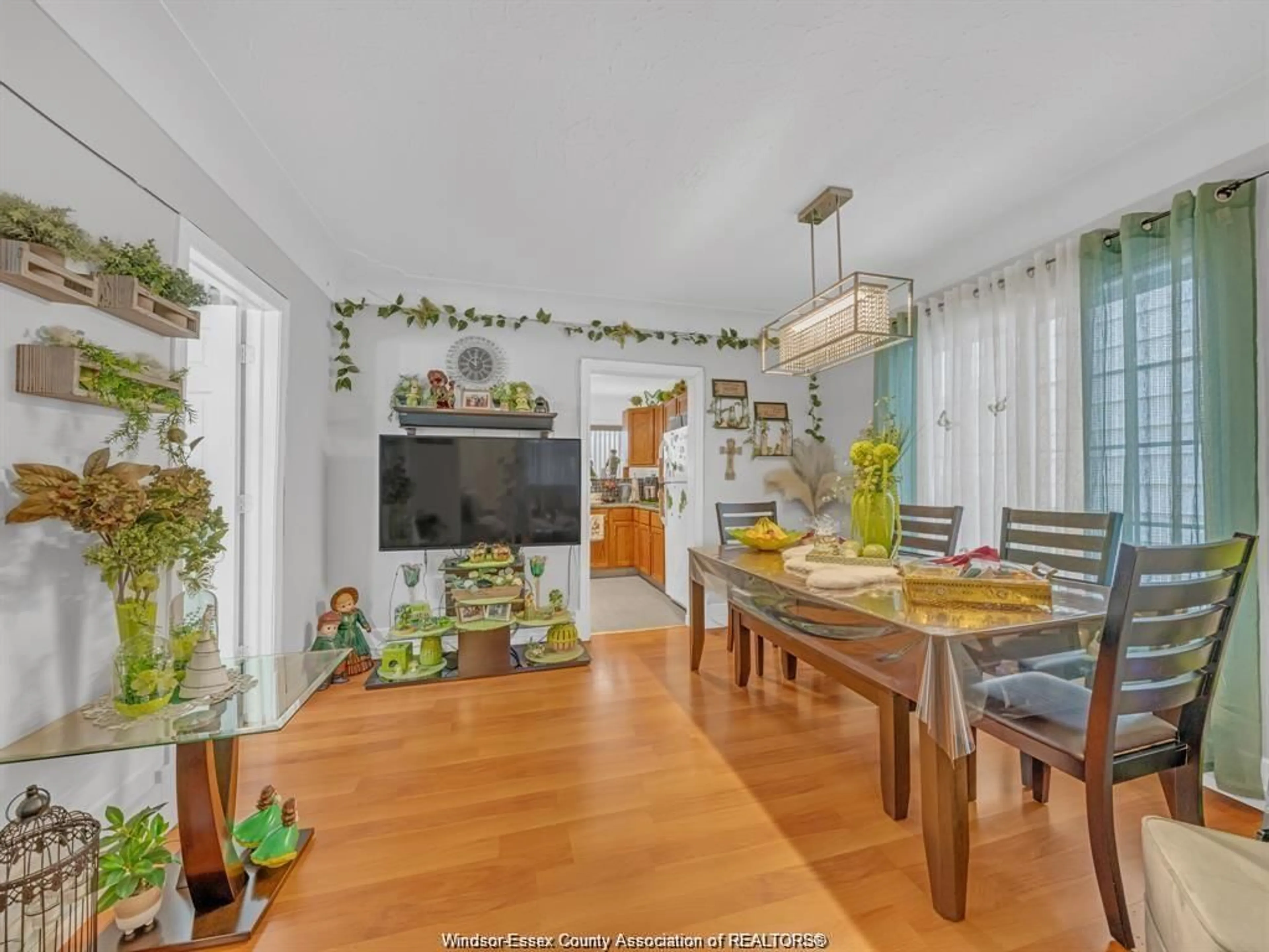 Unknown for 1054 OAK St, Windsor Ontario N9A 5G4
