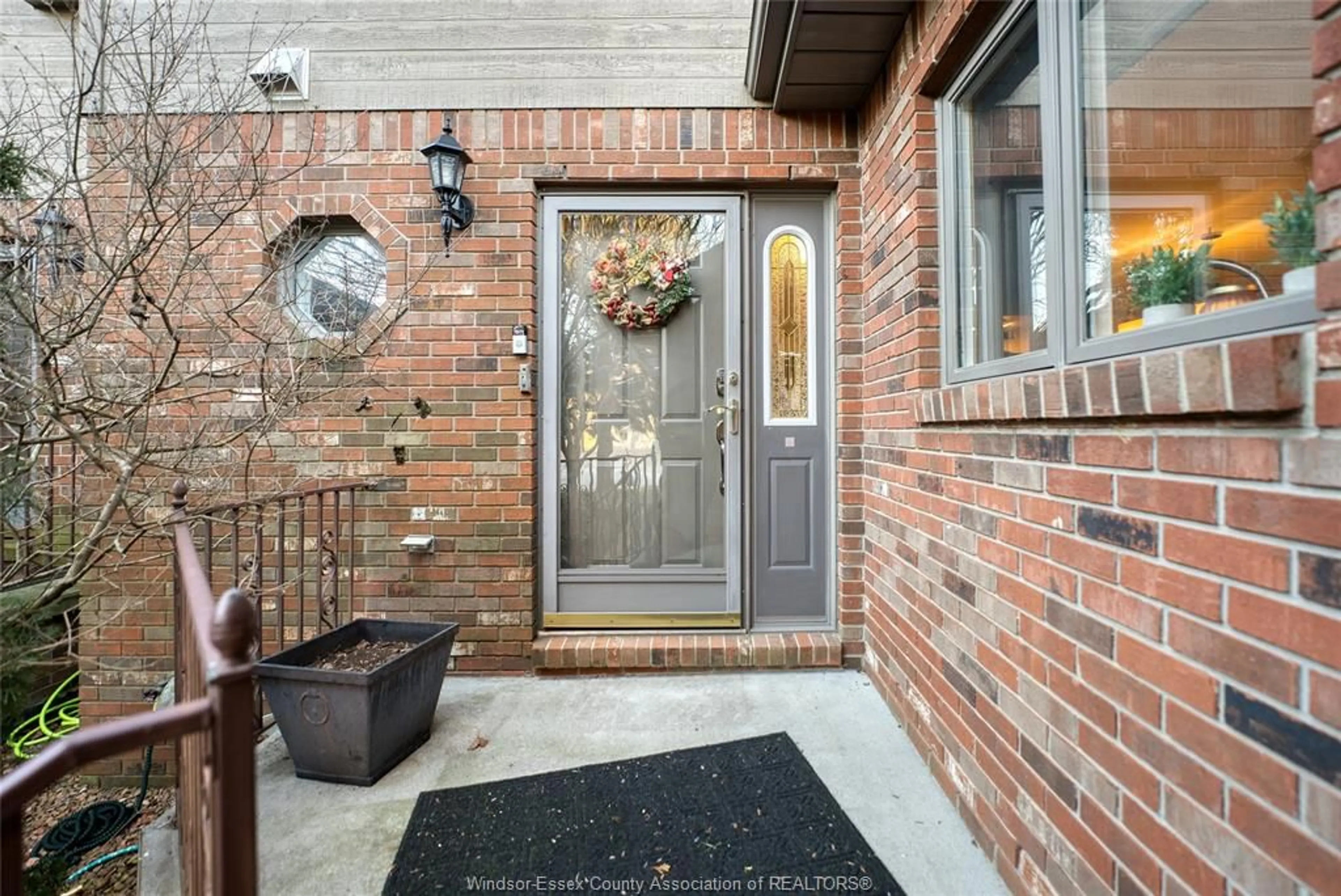 Indoor entryway for 63 FAIRWAY Cres, Amherstburg Ontario N9V 3T7