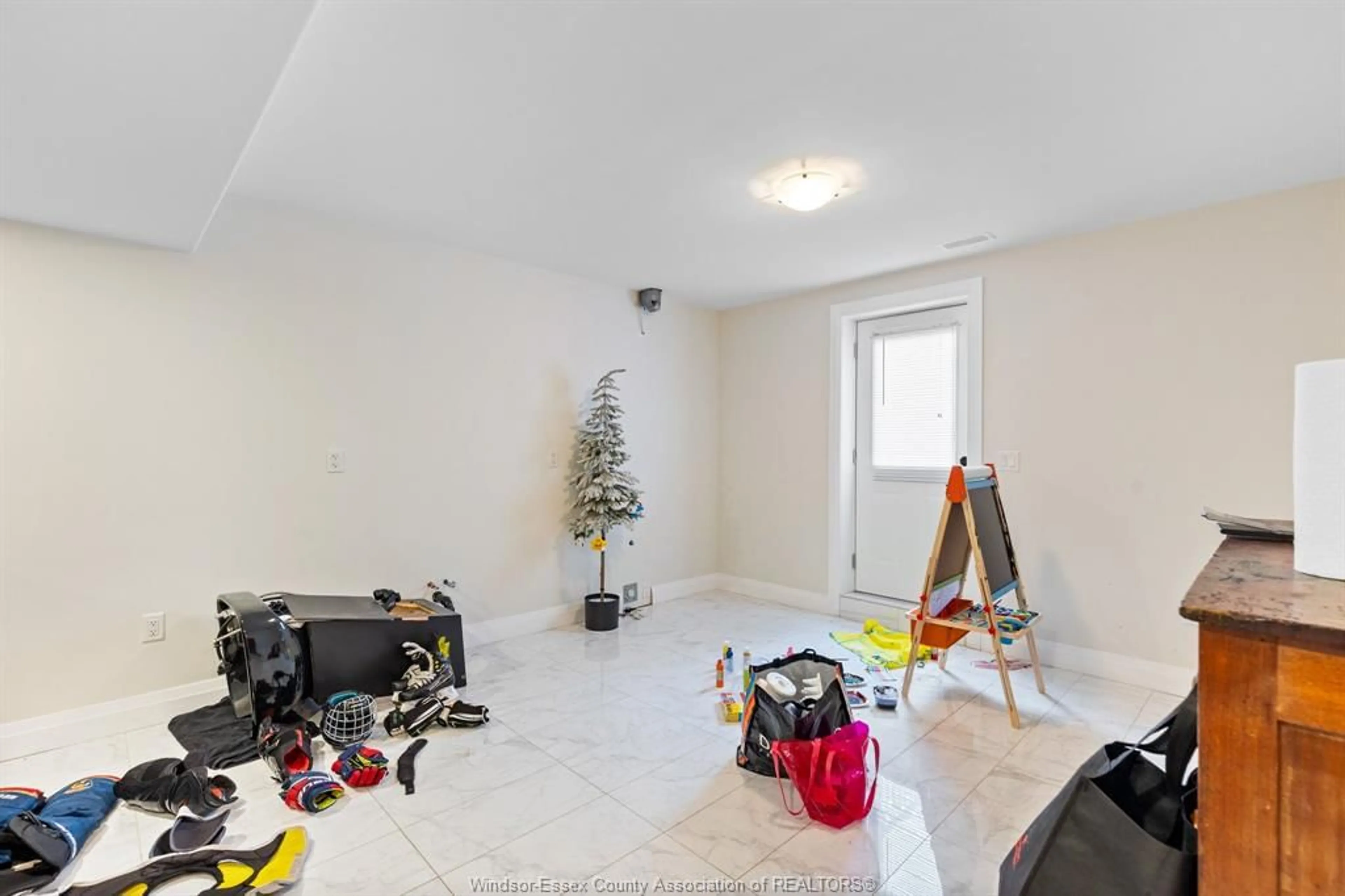 A pic of a room for 721 Faleria Street, Lakeshore Ontario N8L 0K1
