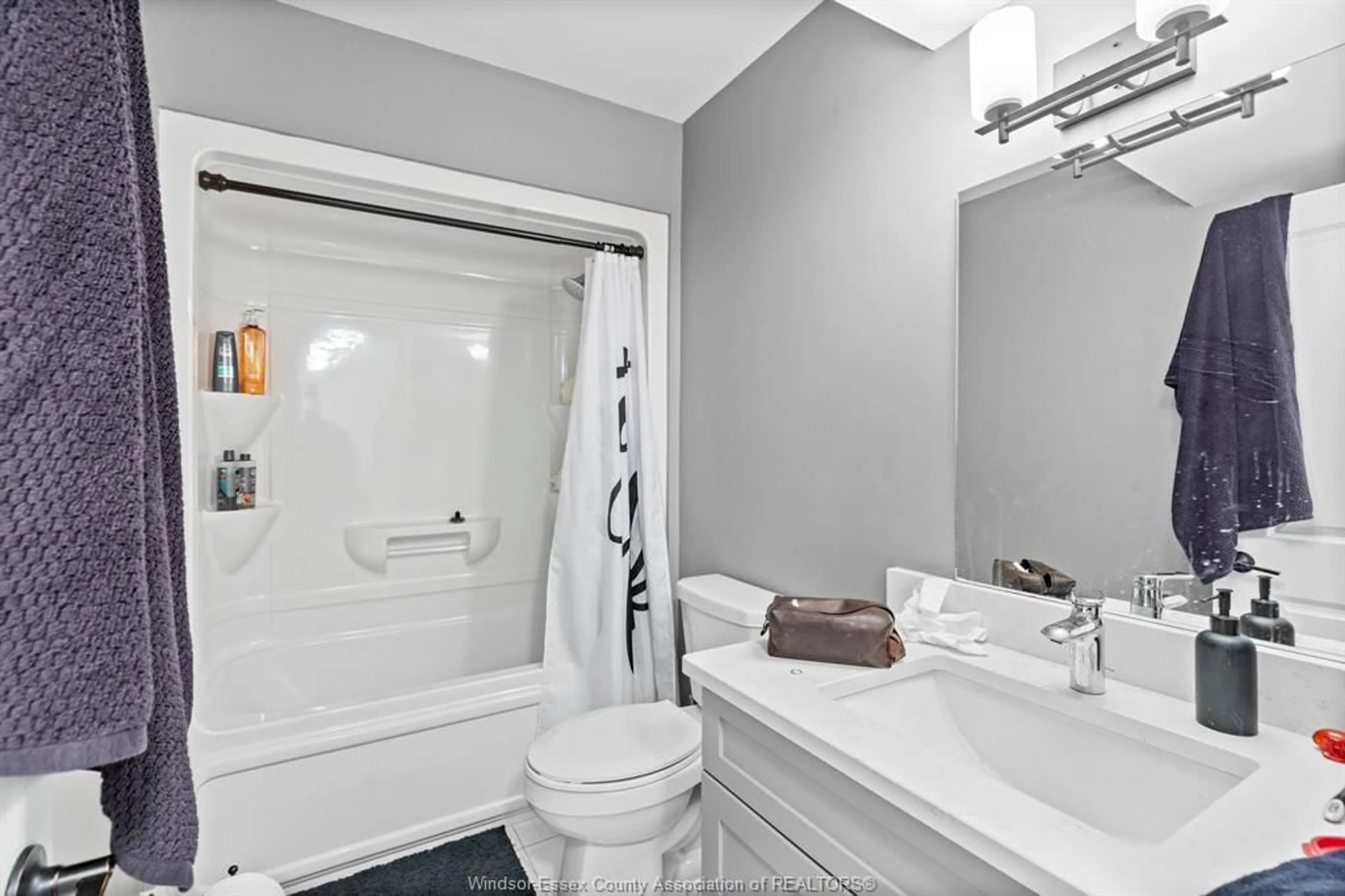 Standard bathroom, ceramic/tile floor for 721 Faleria Street, Lakeshore Ontario N8L 0K1