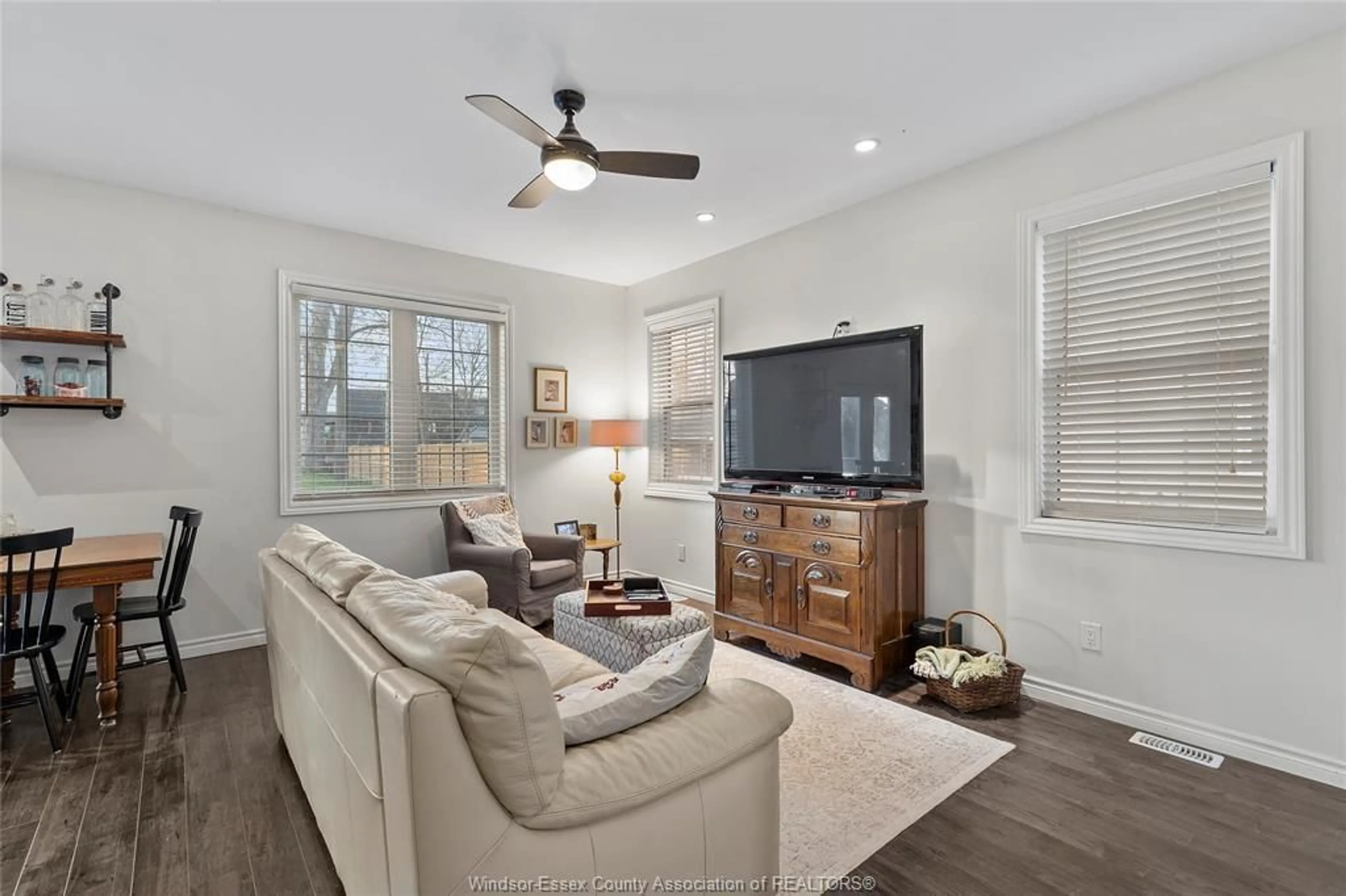 Living room with furniture, unknown for 600 HERITAGE Rd, Kingsville Ontario N9Y 3B2