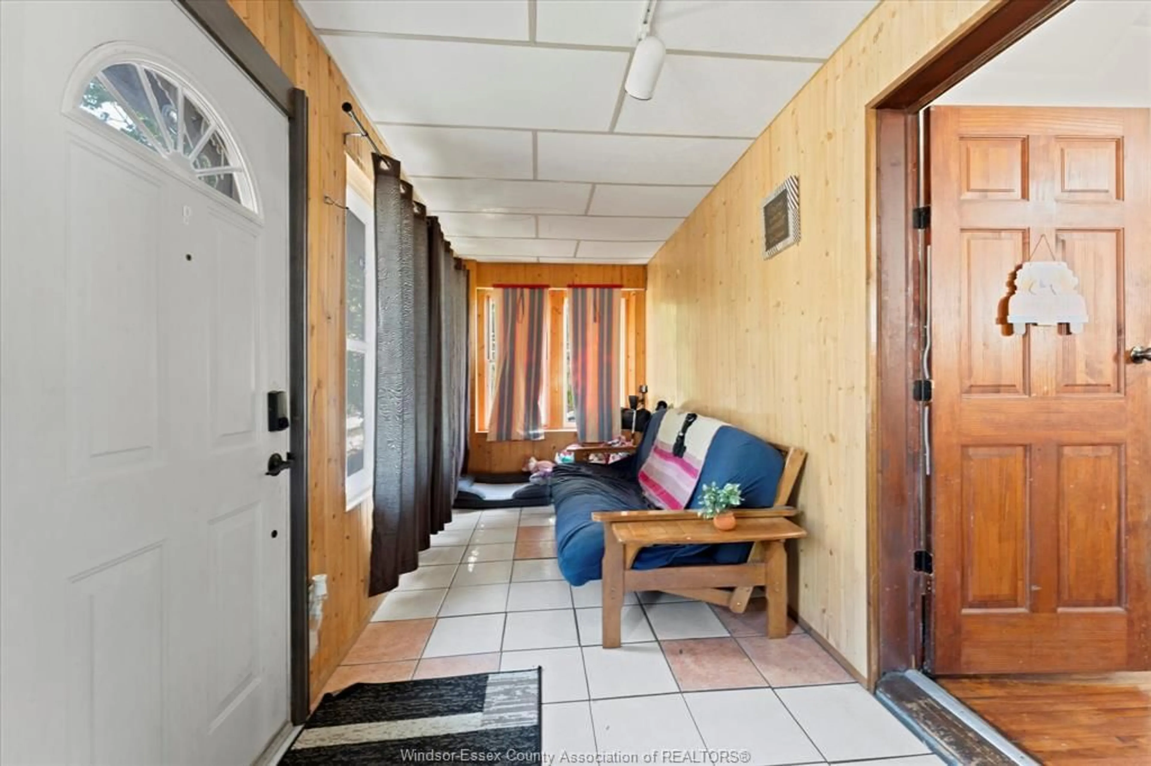 Indoor foyer for 347 John B Ave, Windsor Ontario N9C 3G1