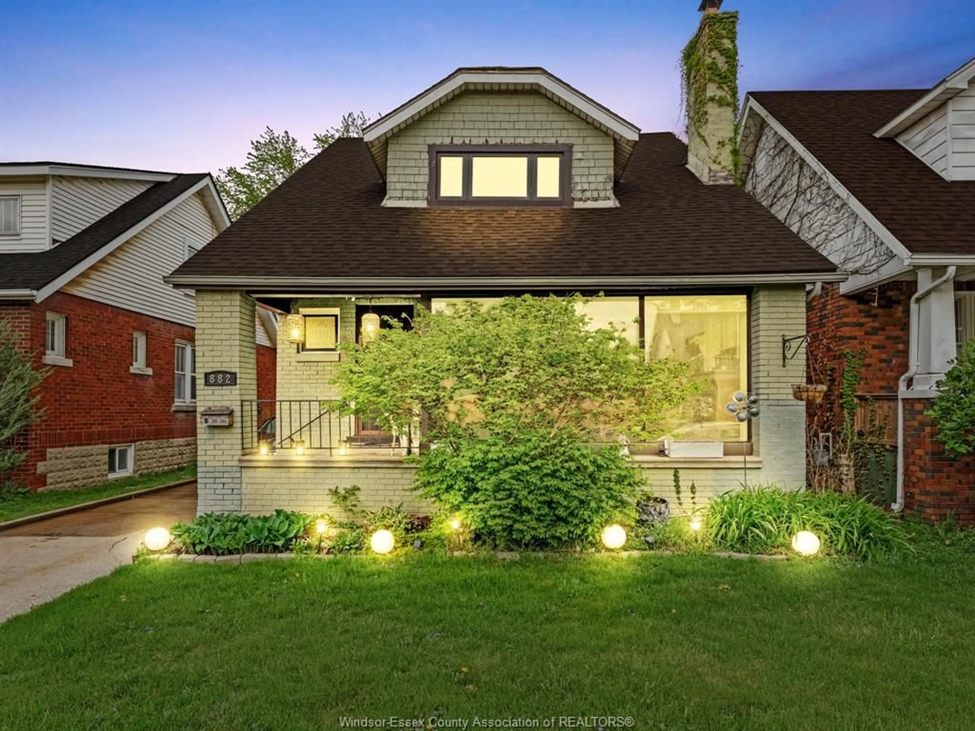 Home with brick exterior material, street for 882 Lawrence, Windsor Ontario N8Y 3Z7