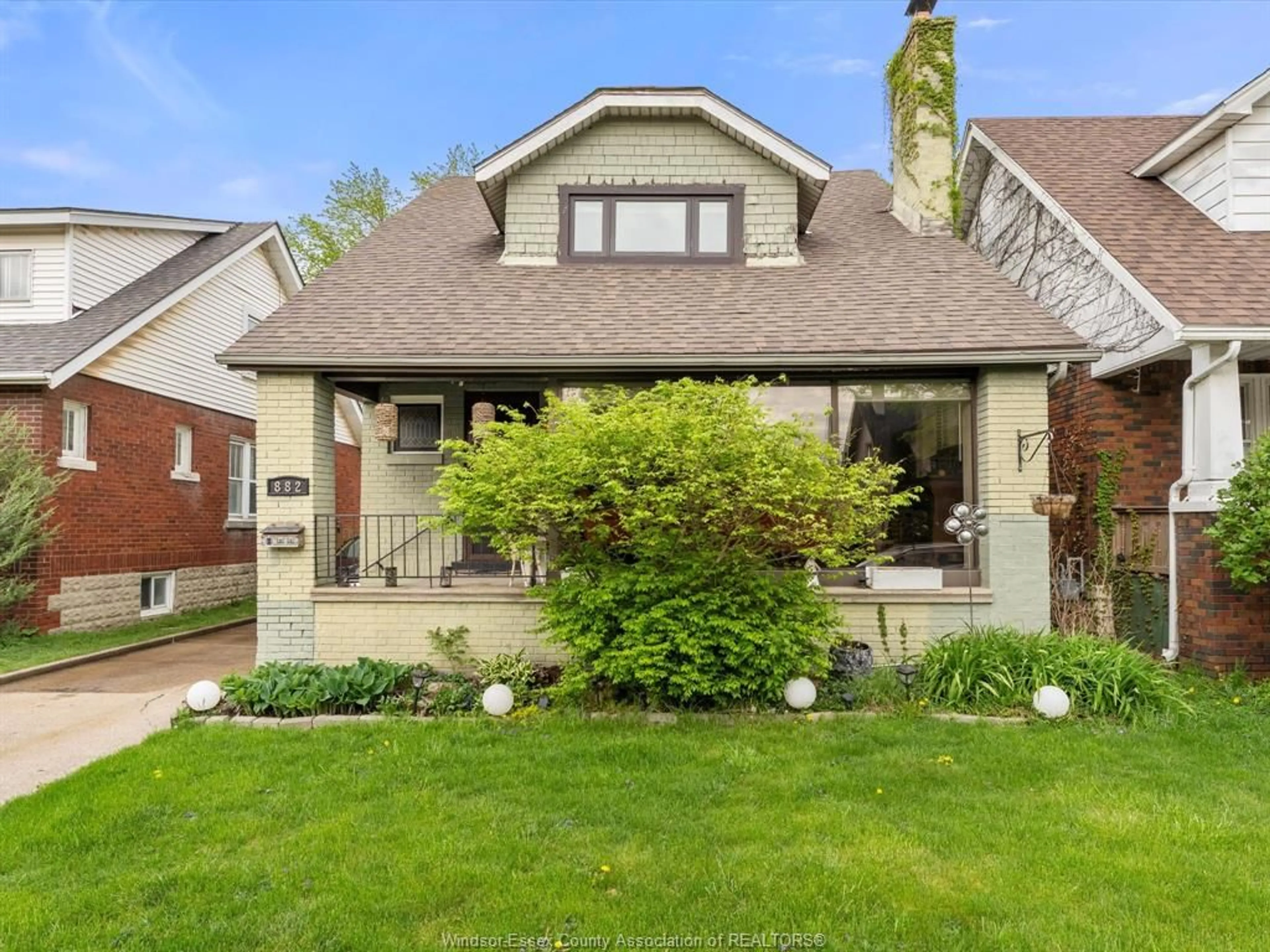 Home with brick exterior material, street for 882 Lawrence, Windsor Ontario N8Y 3Z7