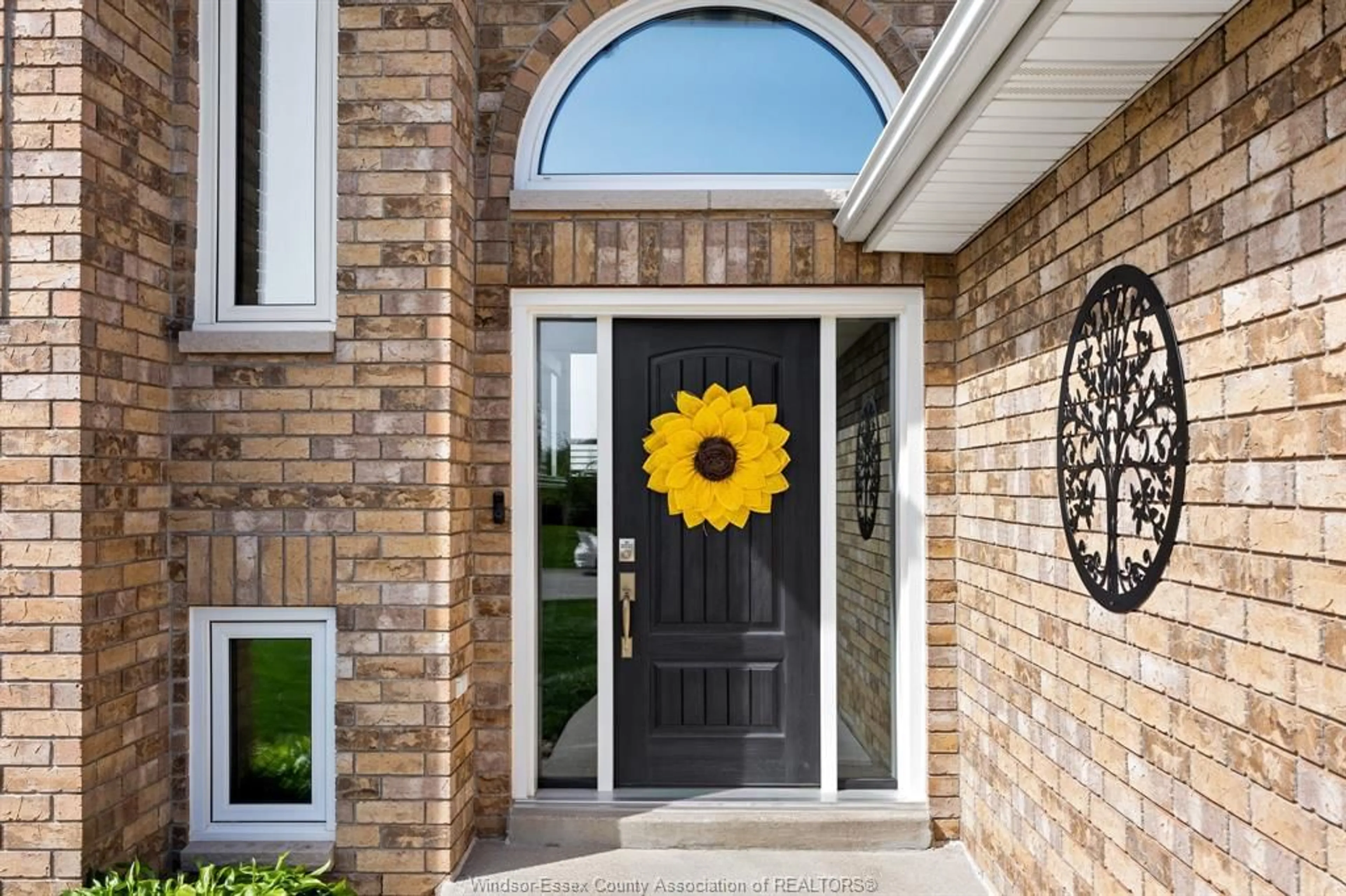 Indoor entryway for 12034 DUCHARME Lane, Essex Ontario N0R 1J0