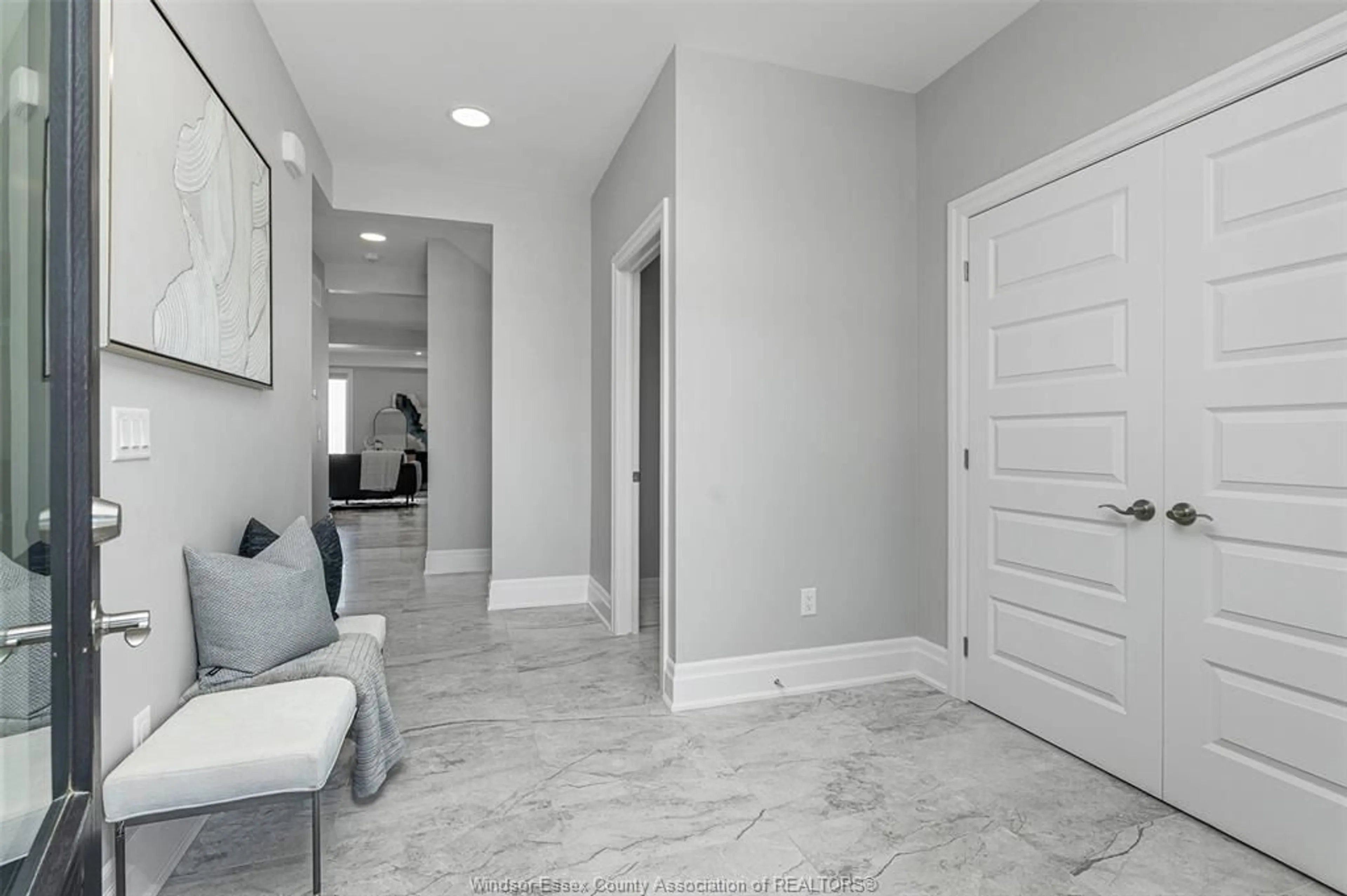 Indoor entryway for 108 Lane St, Essex Ontario N8M 0B2