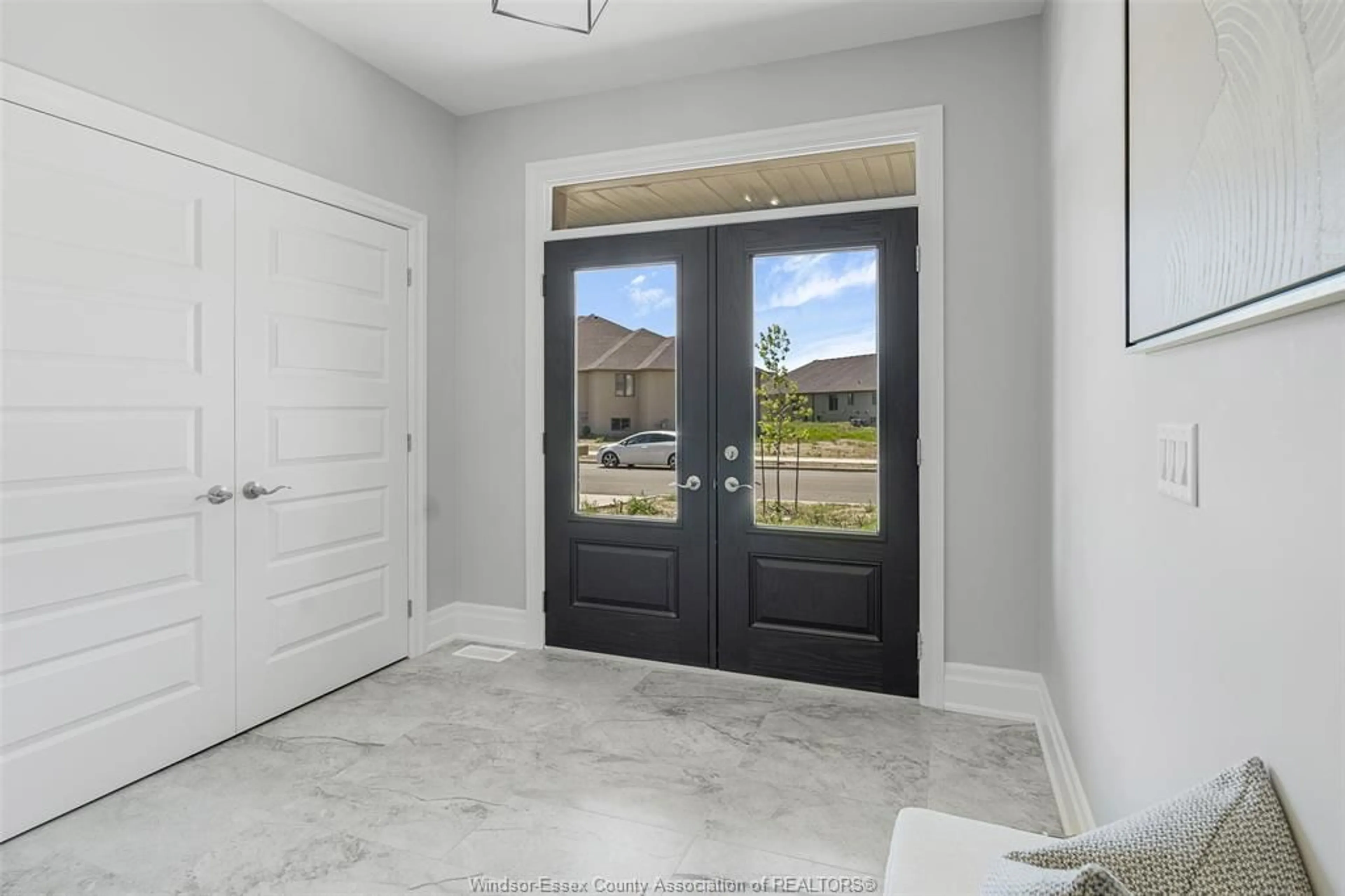 Indoor entryway for 108 Lane St, Essex Ontario N8M 0B2