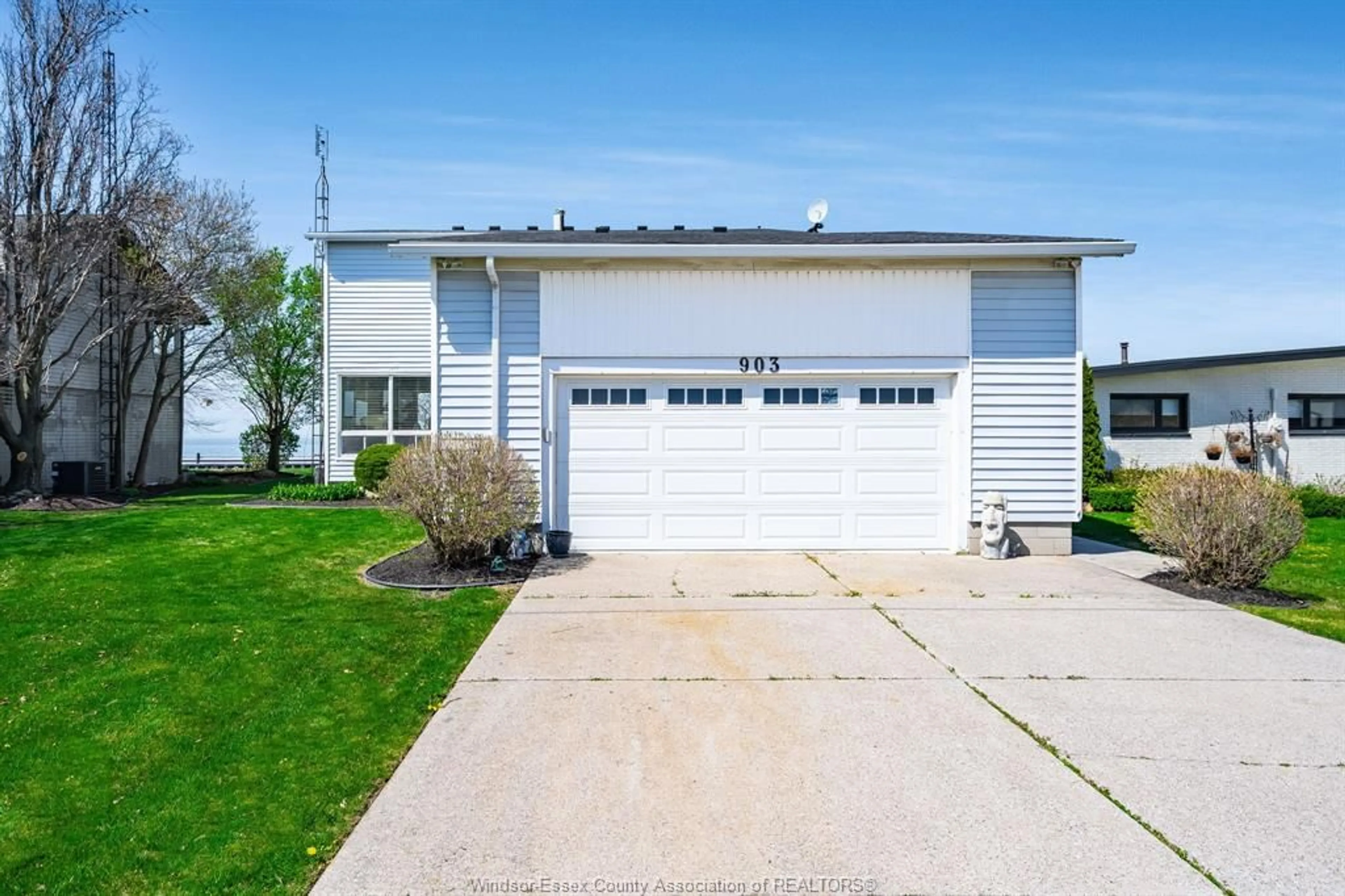 Home with vinyl exterior material, water/lake/river/ocean view for 903 LAKESHORE PARK Rd, Lakeshore Ontario N8L 0G3