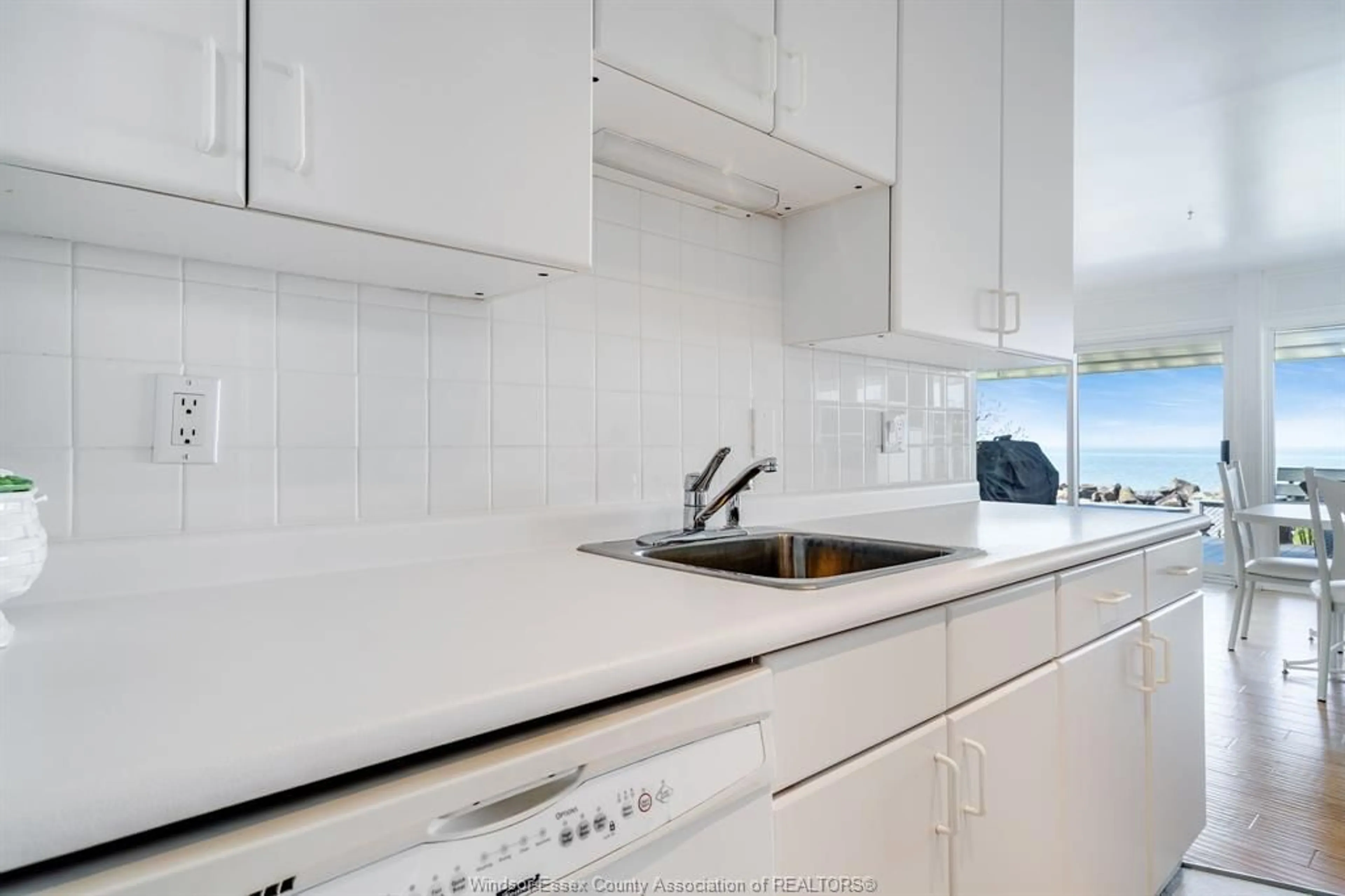 Standard kitchen, ceramic/tile floor for 903 LAKESHORE PARK Rd, Lakeshore Ontario N8L 0G3