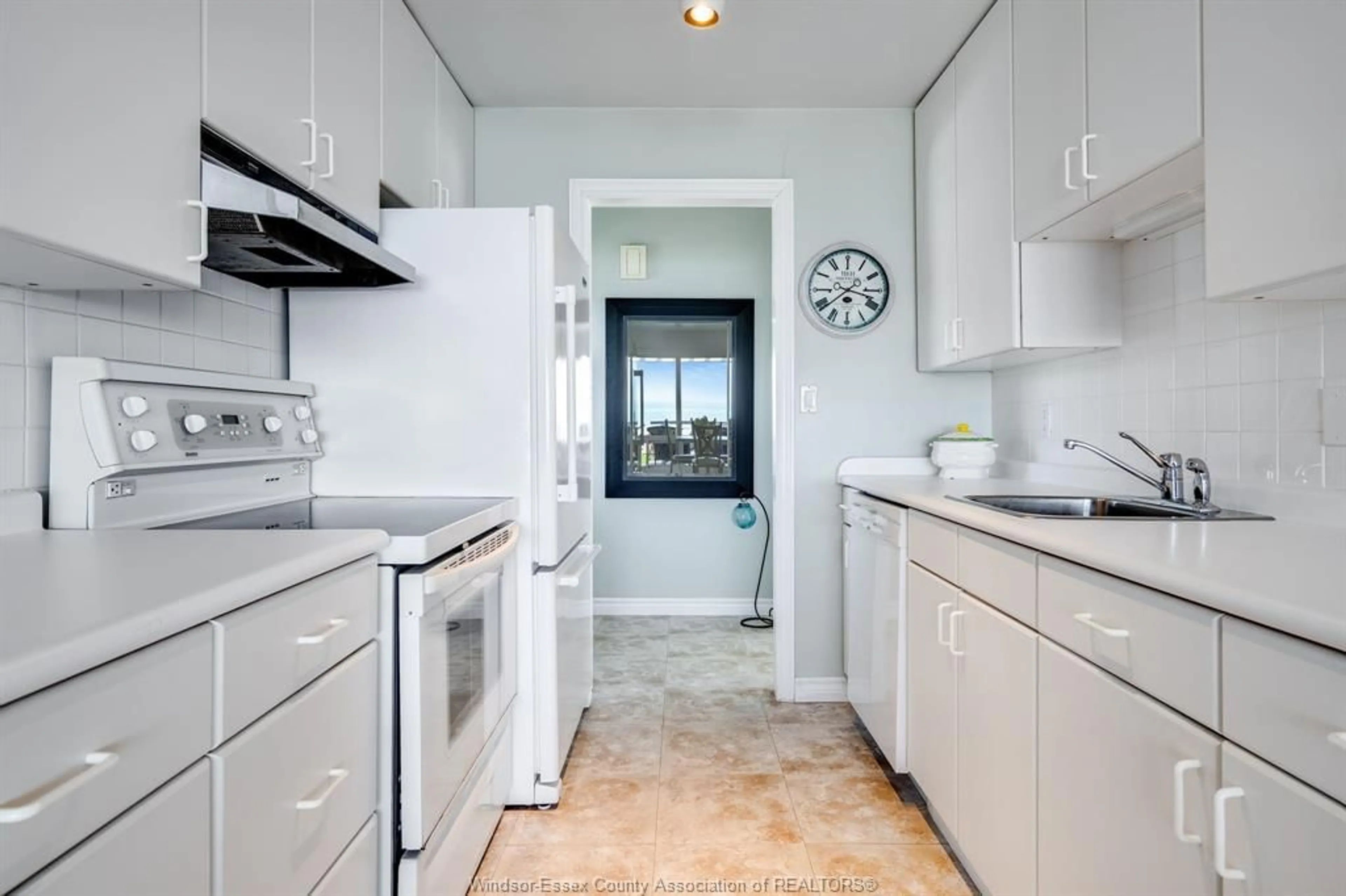 Standard kitchen, ceramic/tile floor for 903 LAKESHORE PARK Rd, Lakeshore Ontario N8L 0G3
