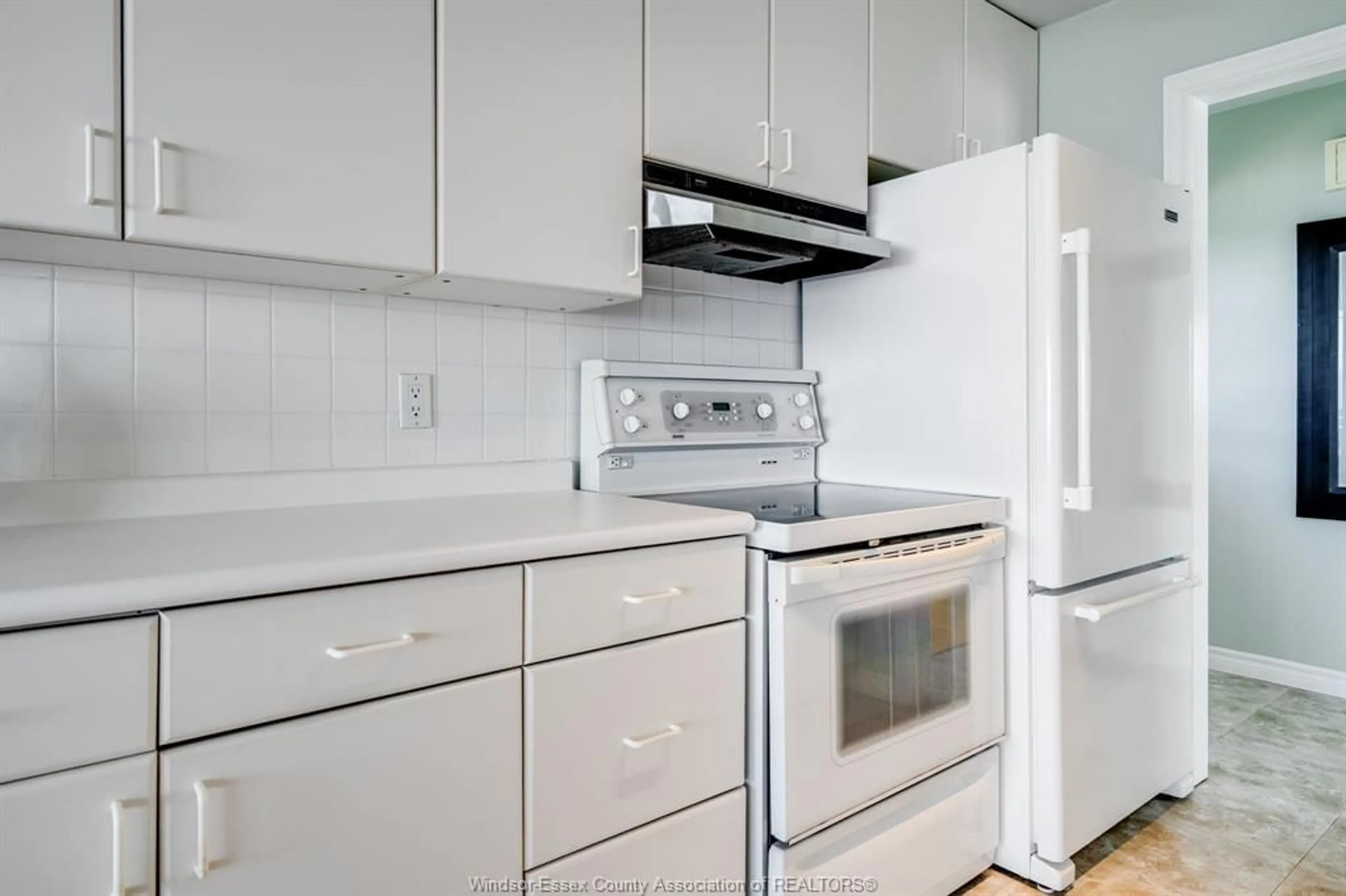 Standard kitchen, unknown for 903 LAKESHORE PARK Rd, Lakeshore Ontario N8L 0G3