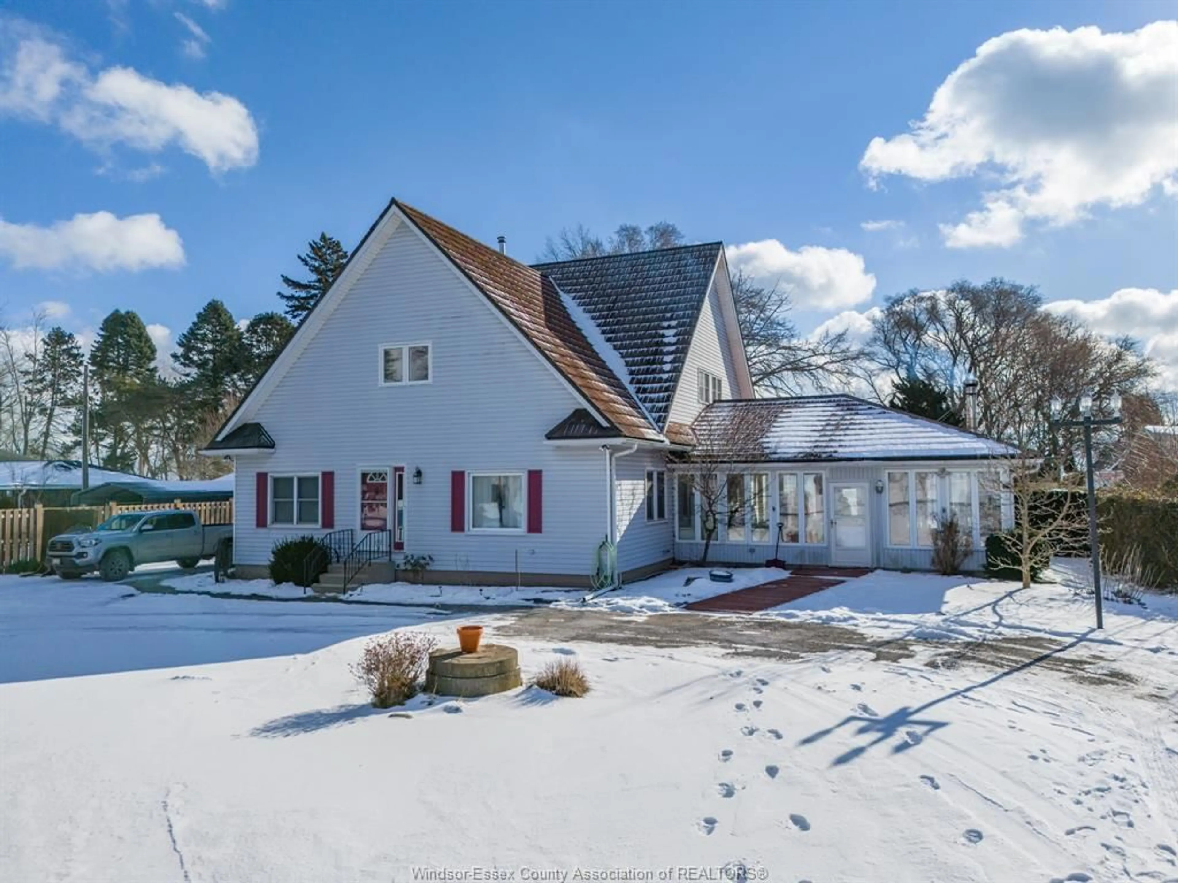 A pic from outside/outdoor area/front of a property/back of a property/a pic from drone, street for 3280 TALBOT Trail, Wheatley Ontario N0P 2P0