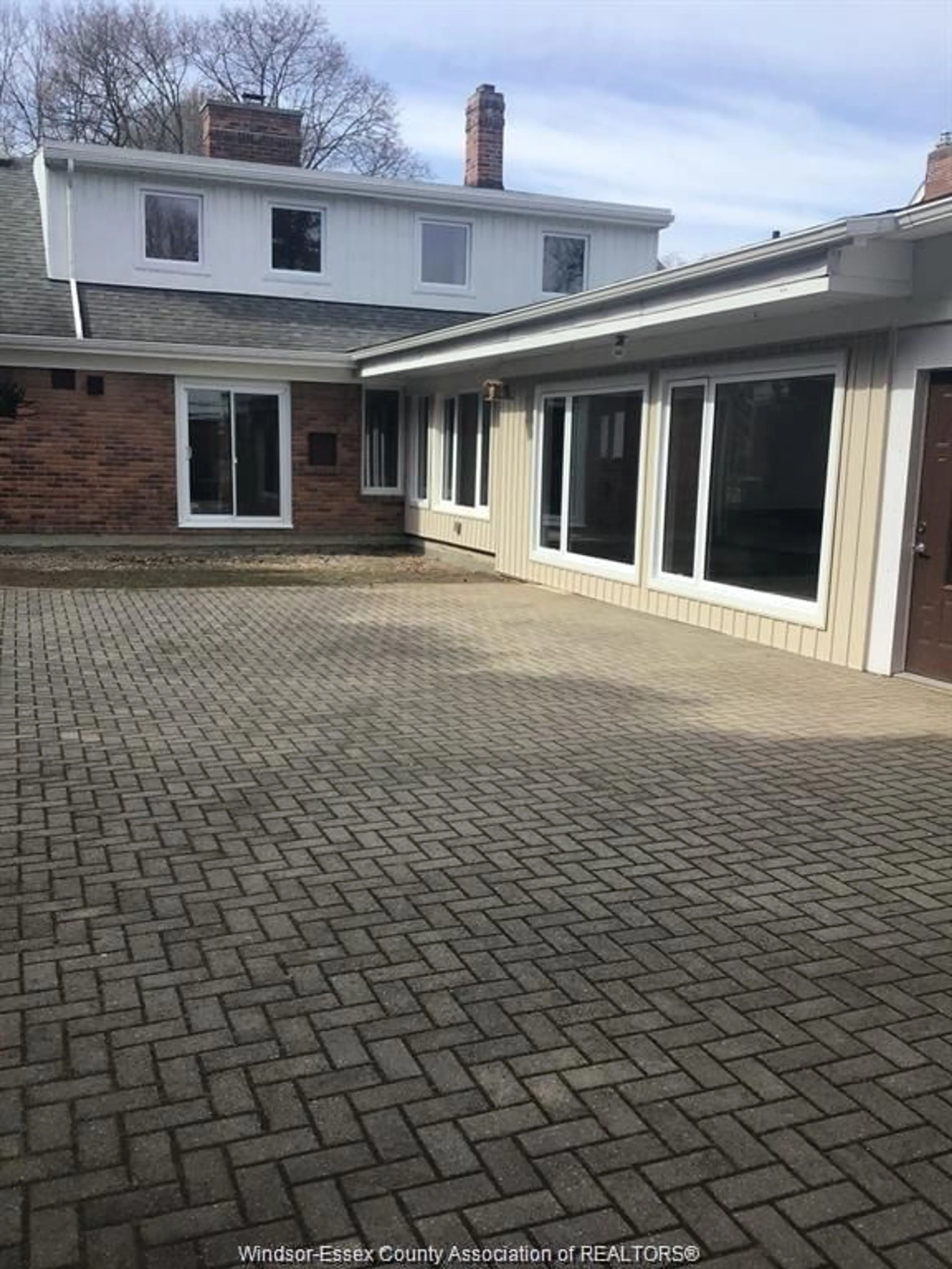 Patio, street for 229 ELIZABETH St, Chatham Ontario N7L 2Y6