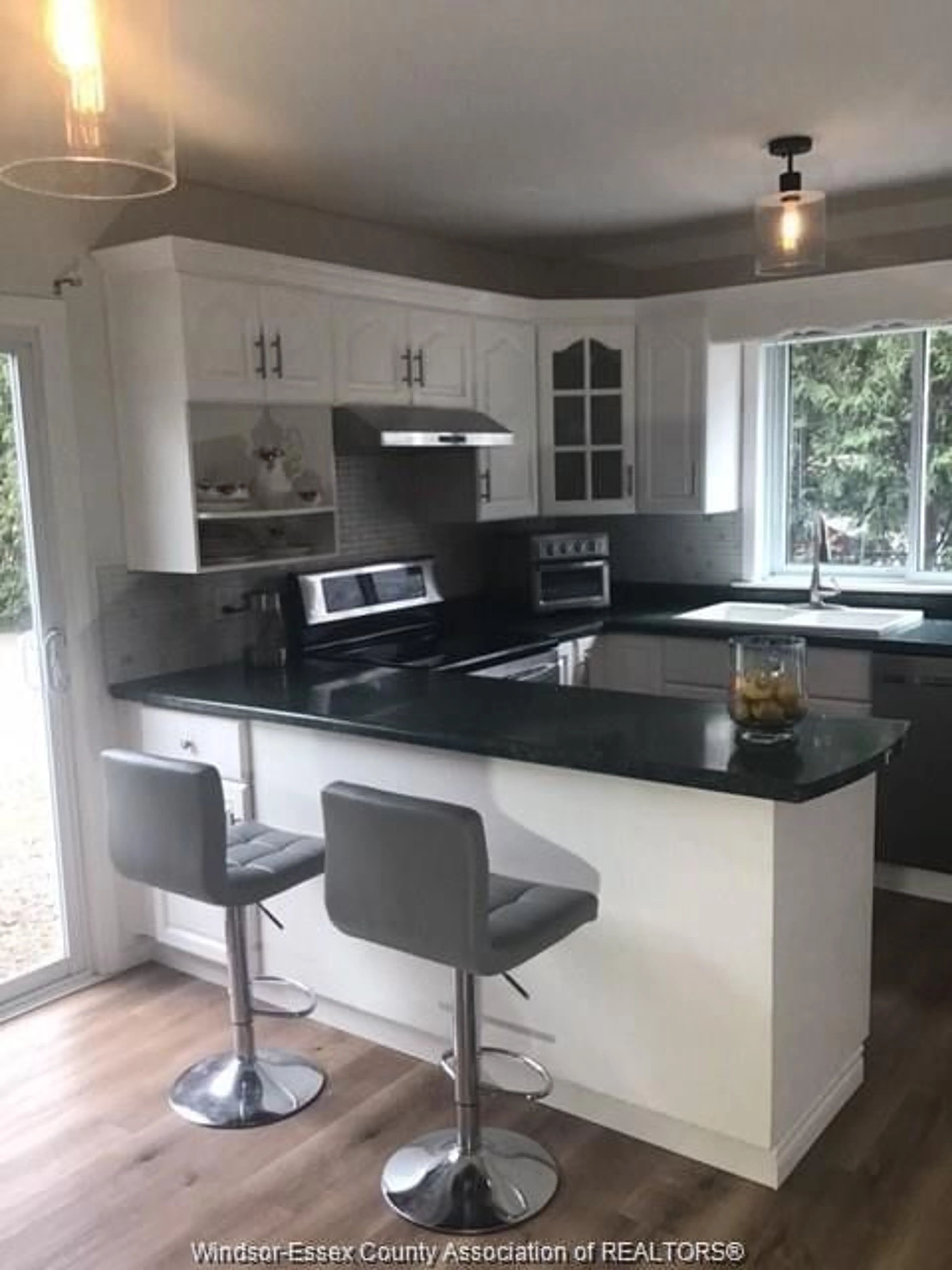 Open concept kitchen, unknown for 229 ELIZABETH St, Chatham Ontario N7L 2Y6
