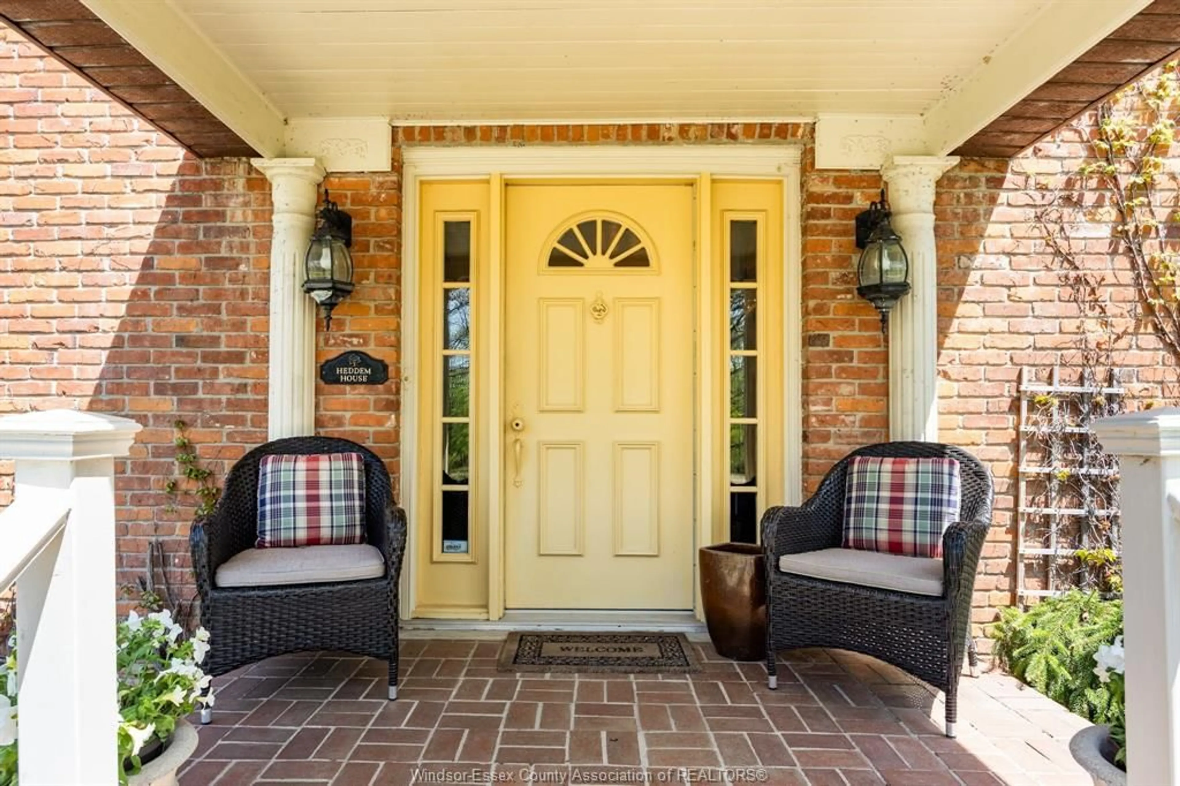 Indoor entryway for 1782 SOUTH MALDEN, Essex Ontario N8M 2X5