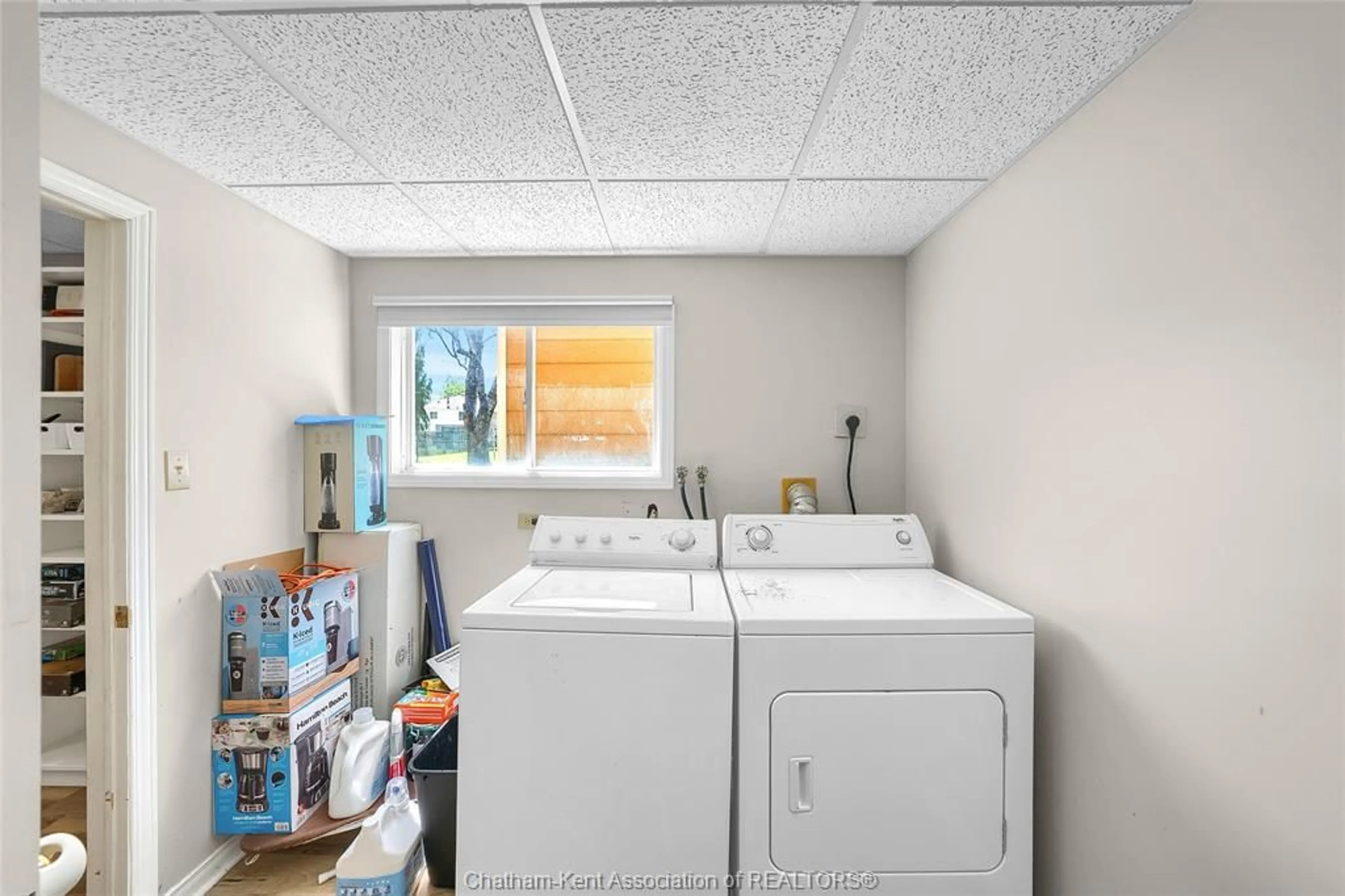 Laundry room for 94 St Michael Ave, Chatham Ontario N7M 3E6