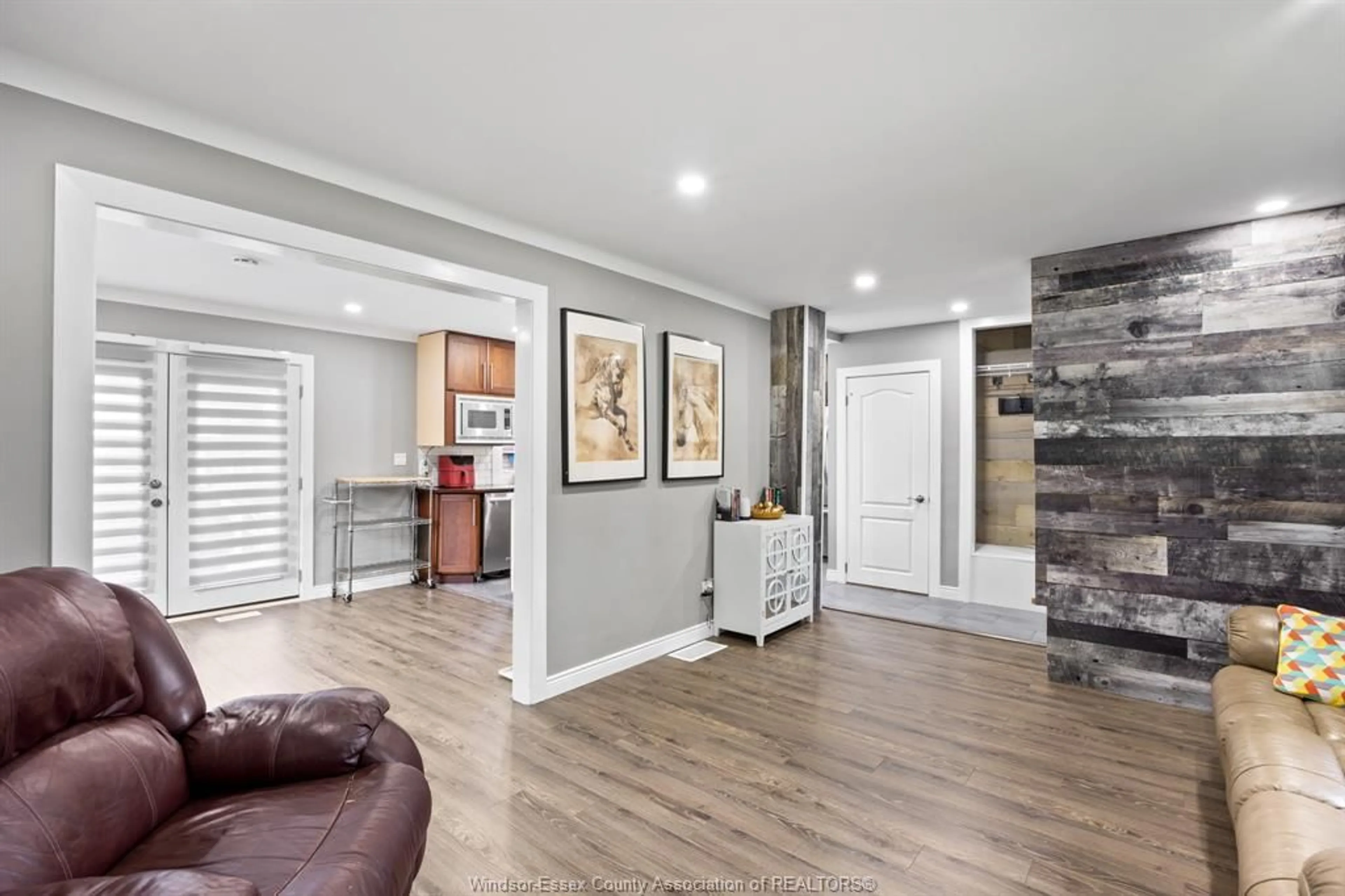 Indoor entryway for 956 HOMEDALE, Windsor Ontario N8S 2T2