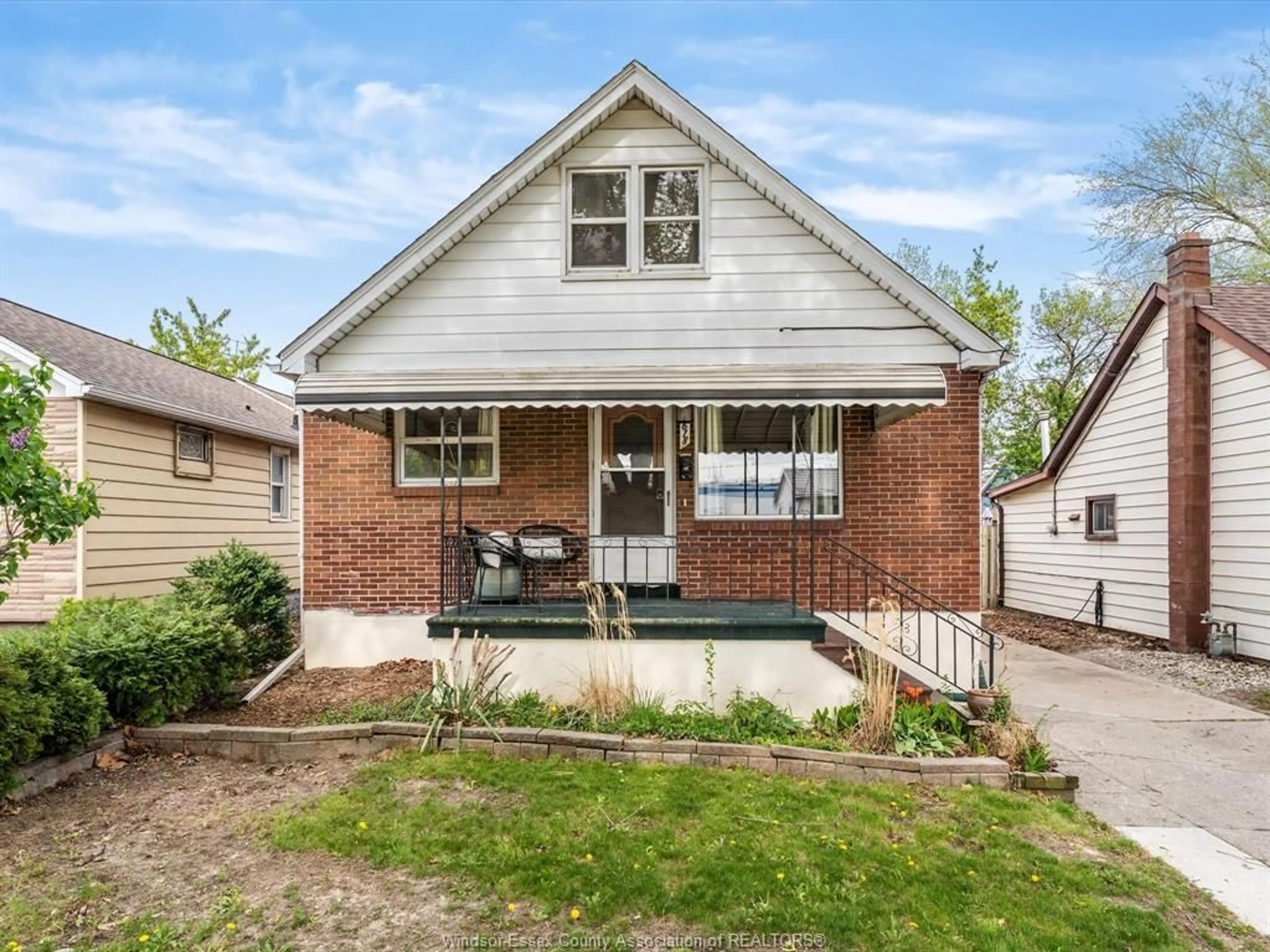 Home with brick exterior material, street for 2618 ALEXIS, Windsor Ontario N8W 3Z9