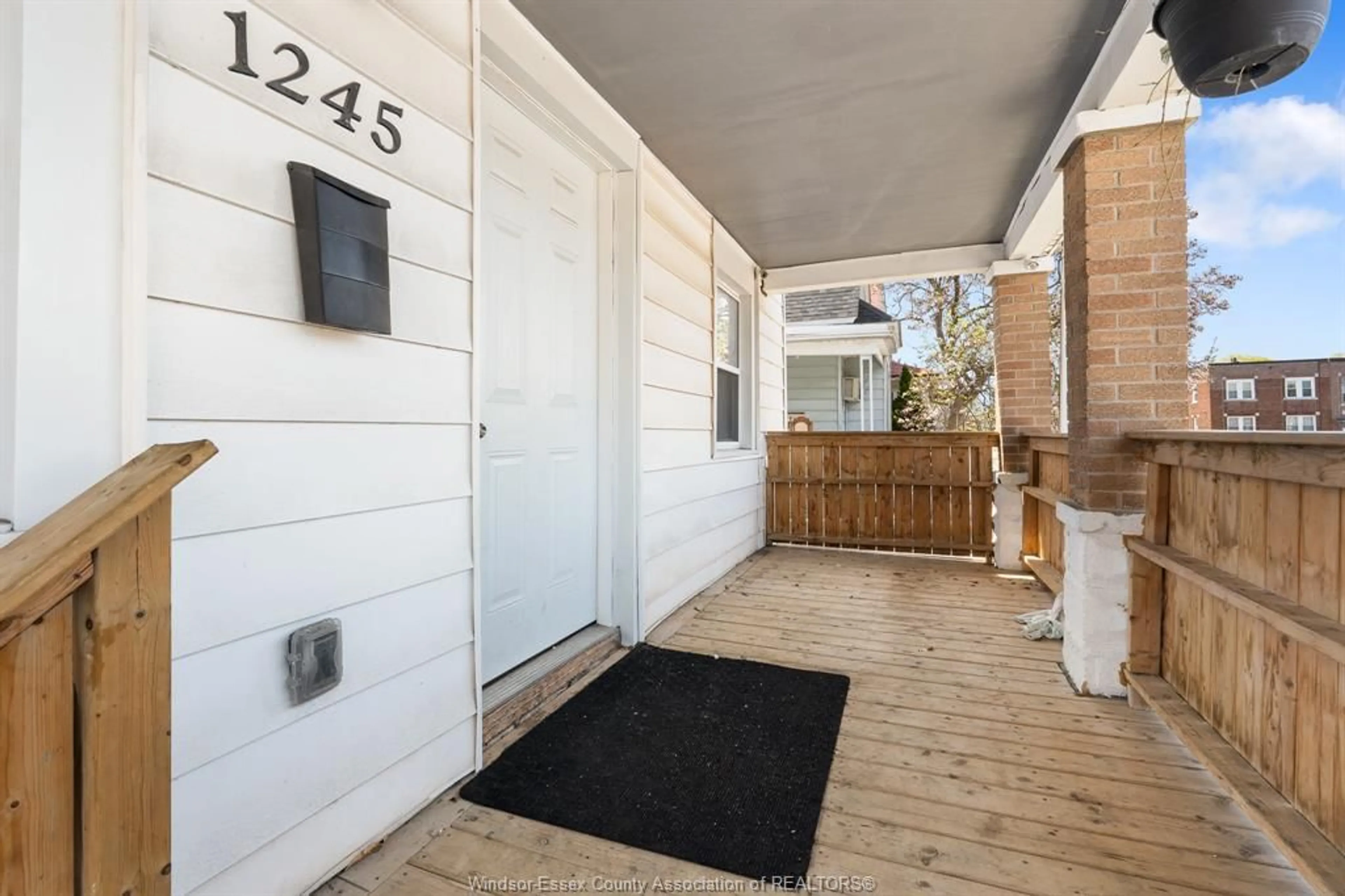 Indoor entryway for 1245 ERIE St, Windsor Ontario N9A 3Z6