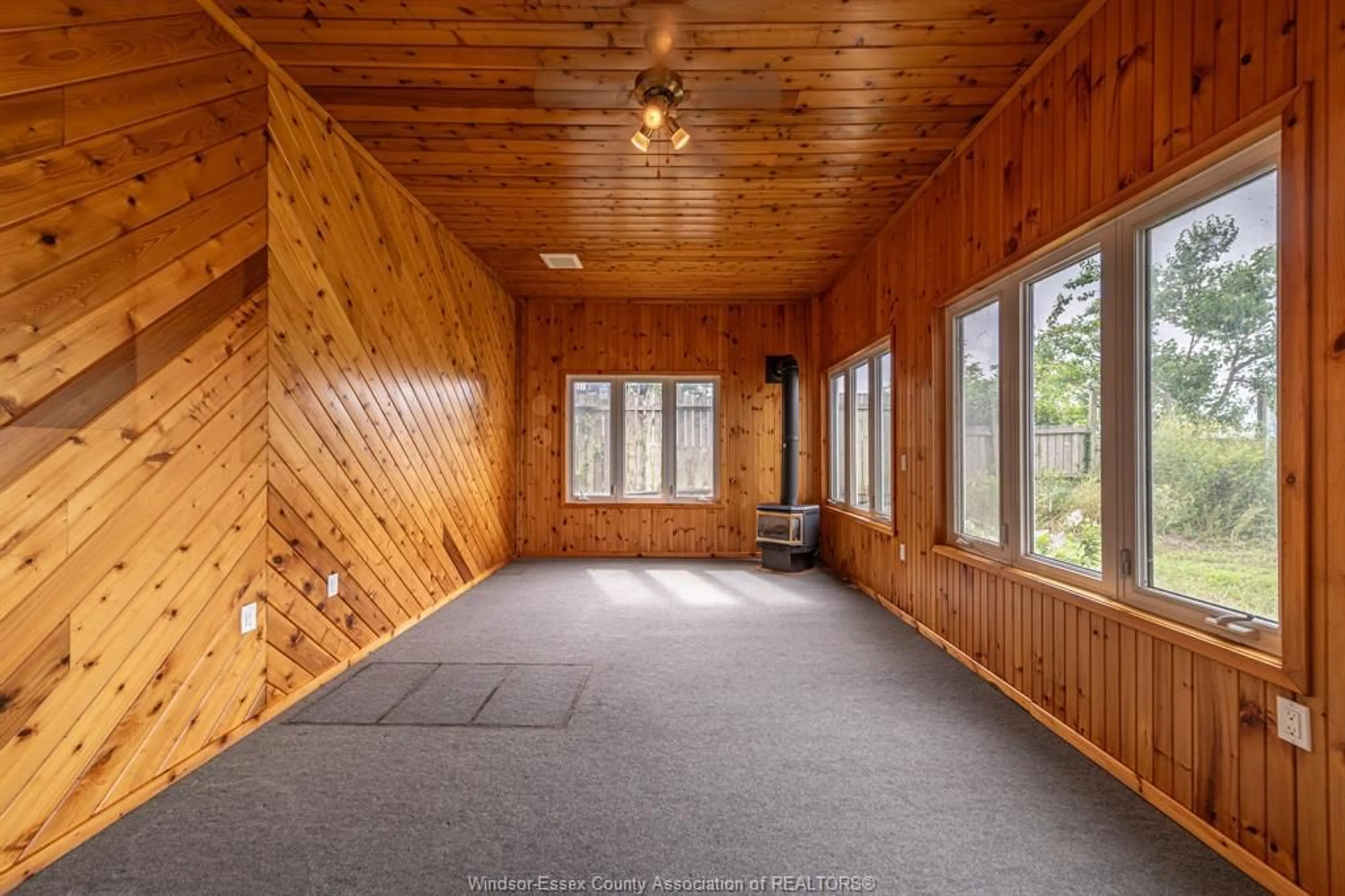 Indoor foyer for 18240 & 18236 ERIE SHORE Dr, Blenheim Ontario N0P 1A0