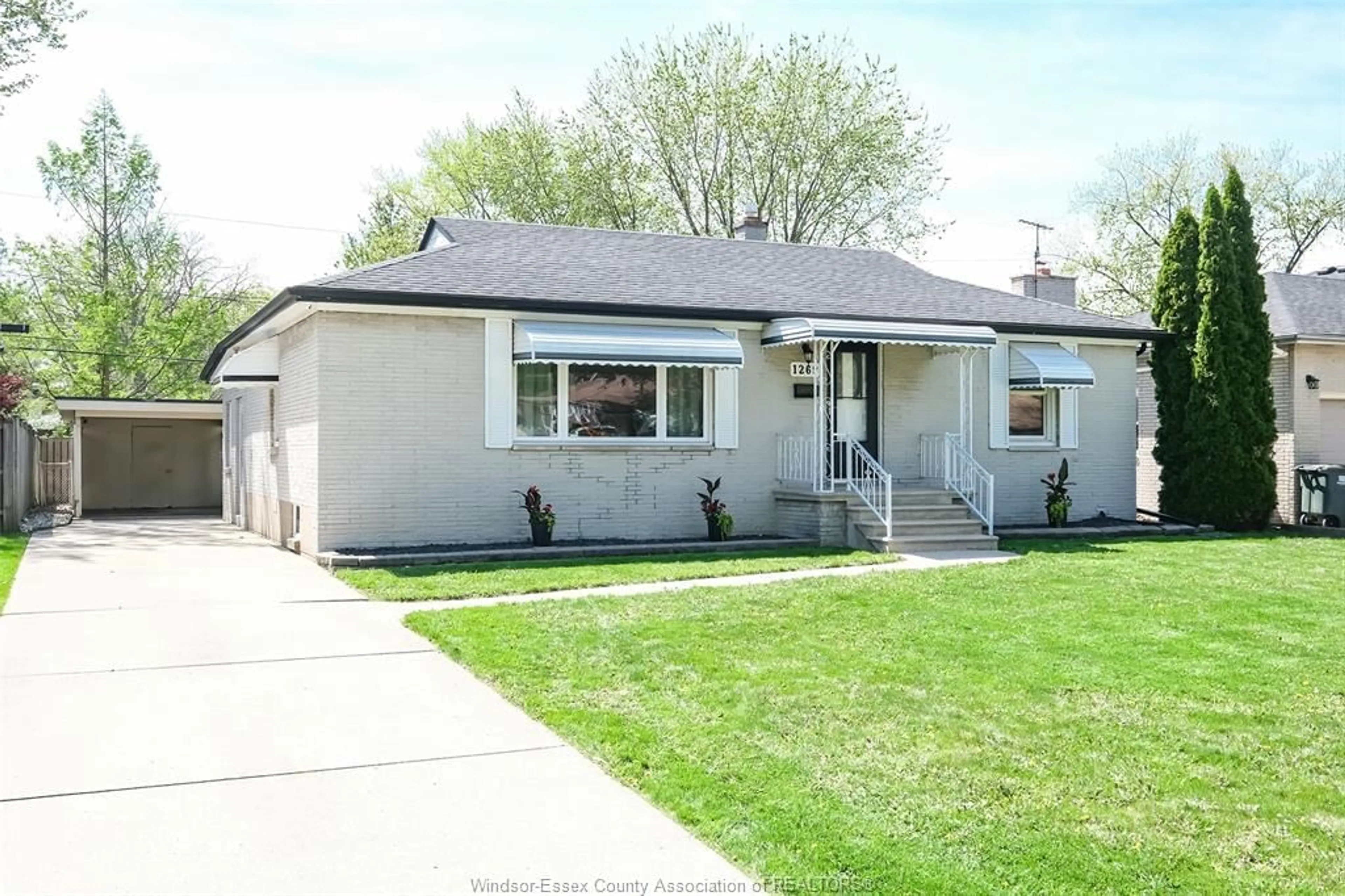 Home with vinyl exterior material, street for 1269 VIRGINIA, Windsor Ontario N8S 2Z1