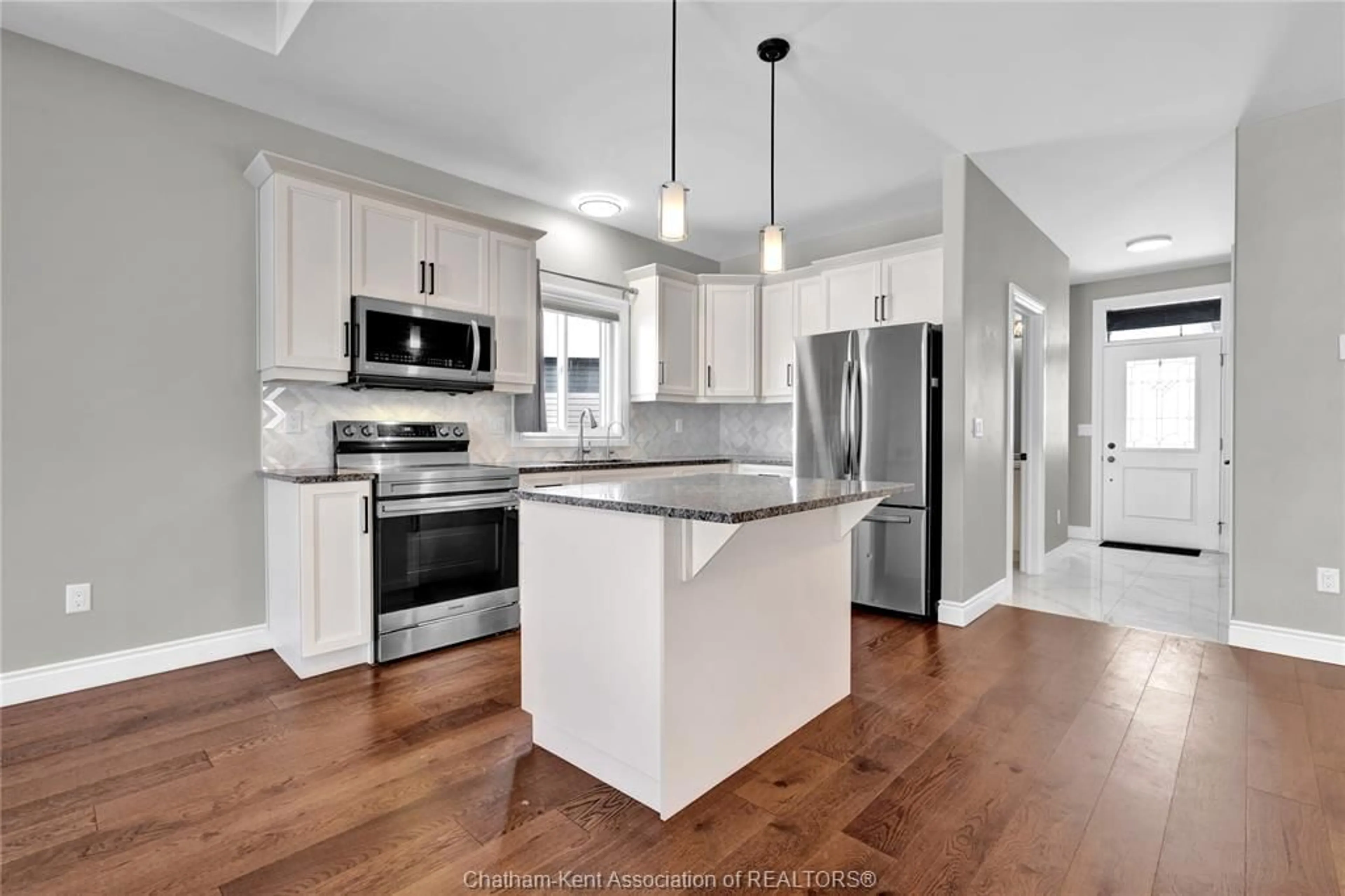 Open concept kitchen, unknown for 25 Champlain Crt, Chatham Ontario N7L 0A4