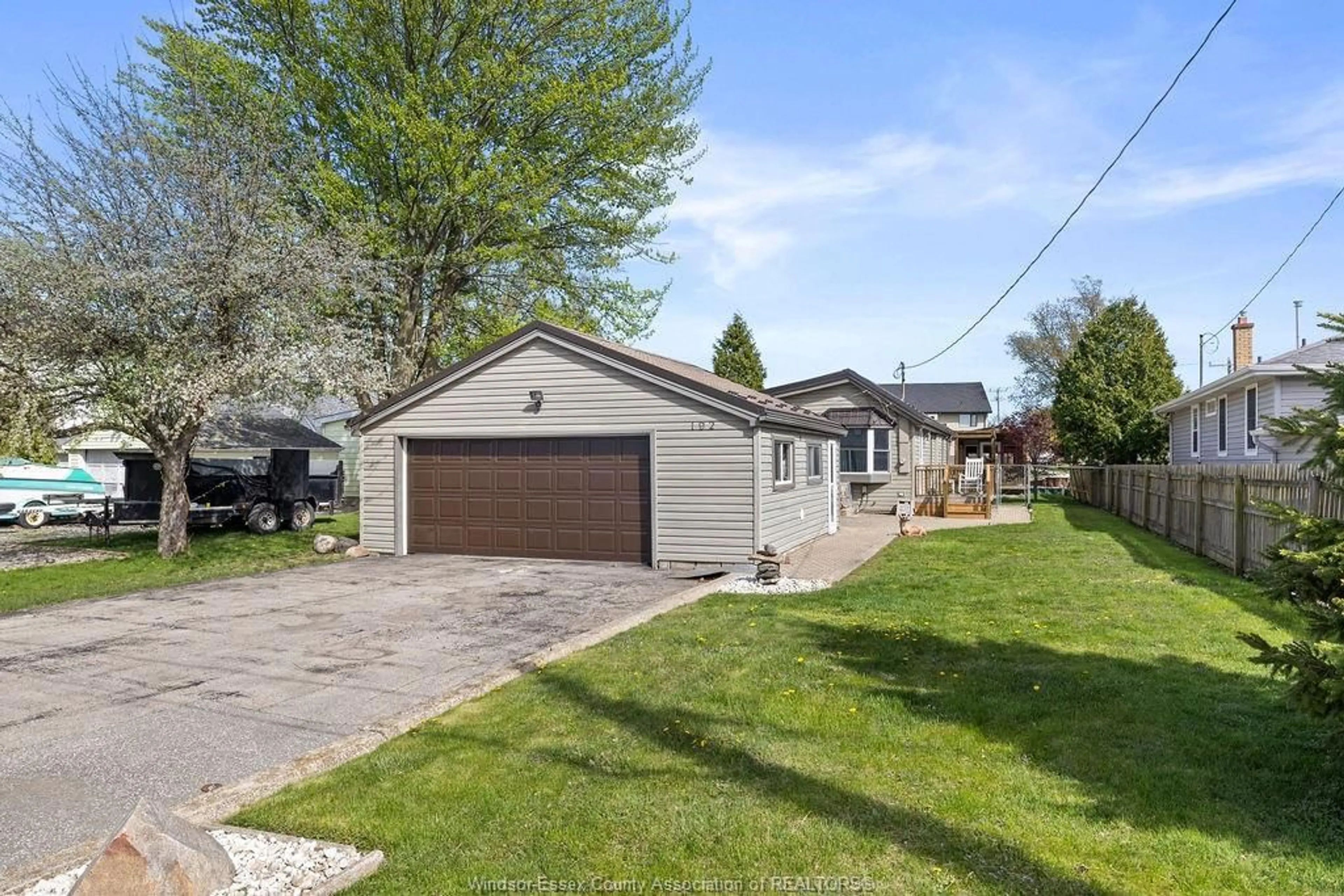 A pic from outside/outdoor area/front of a property/back of a property/a pic from drone, street for 192 MILL, Lakeshore Ontario N8L 0Y9