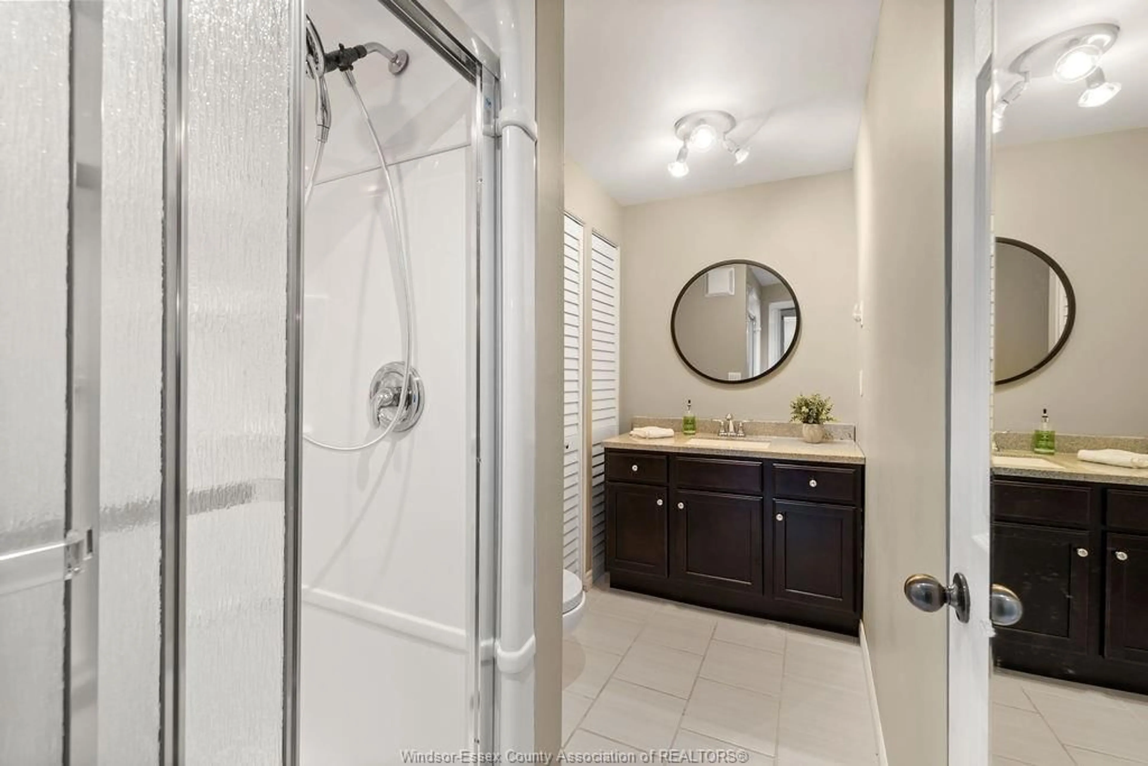 Standard bathroom, ceramic/tile floor for 192 MILL, Lakeshore Ontario N8L 0Y9