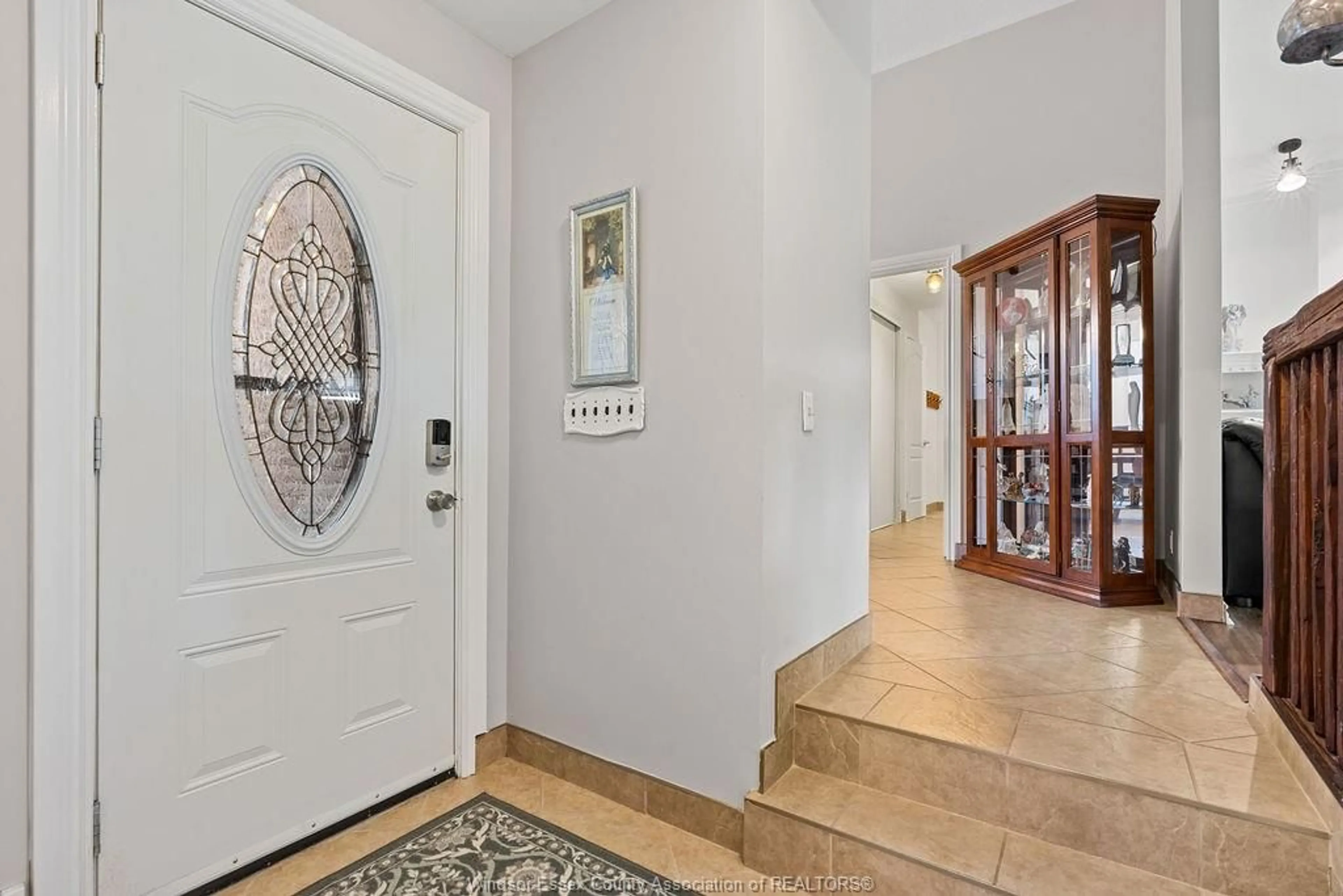 Indoor foyer for 7380 DISPUTED Rd, LaSalle Ontario N9H 0H8