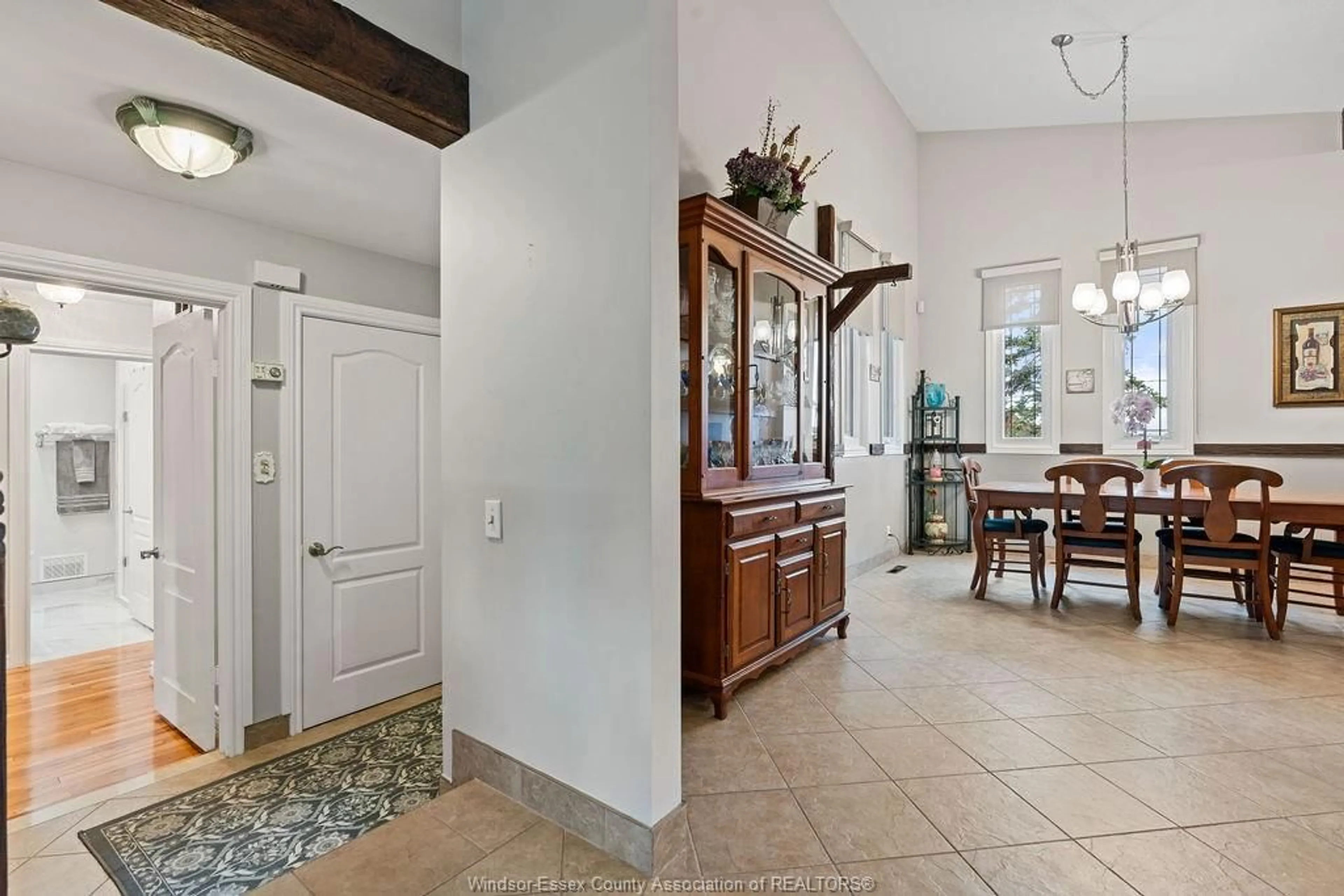 Indoor entryway for 7380 DISPUTED Rd, LaSalle Ontario N9H 0H8