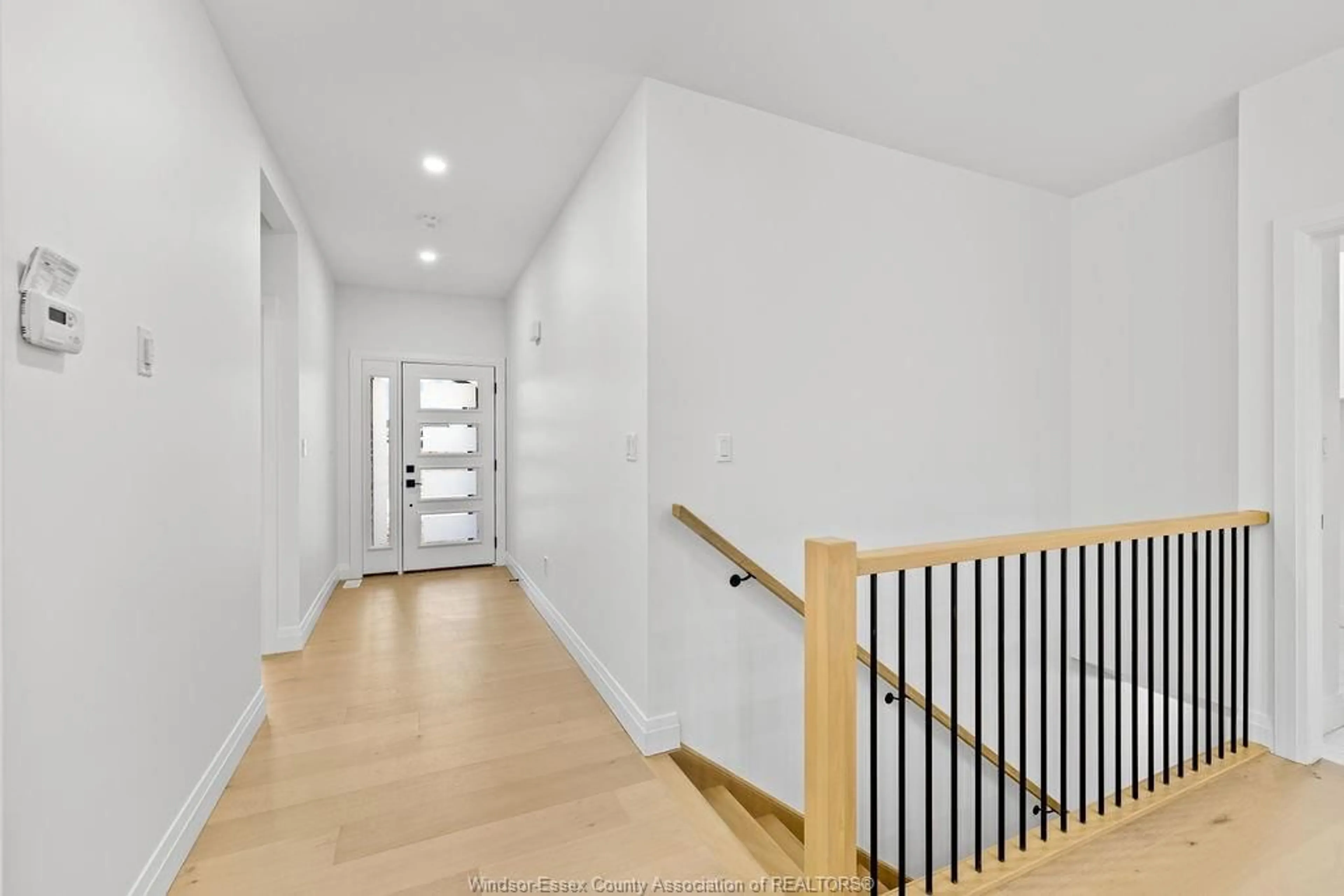 Indoor foyer for 8024 MEO Blvd, LaSalle Ontario N9H 1H3