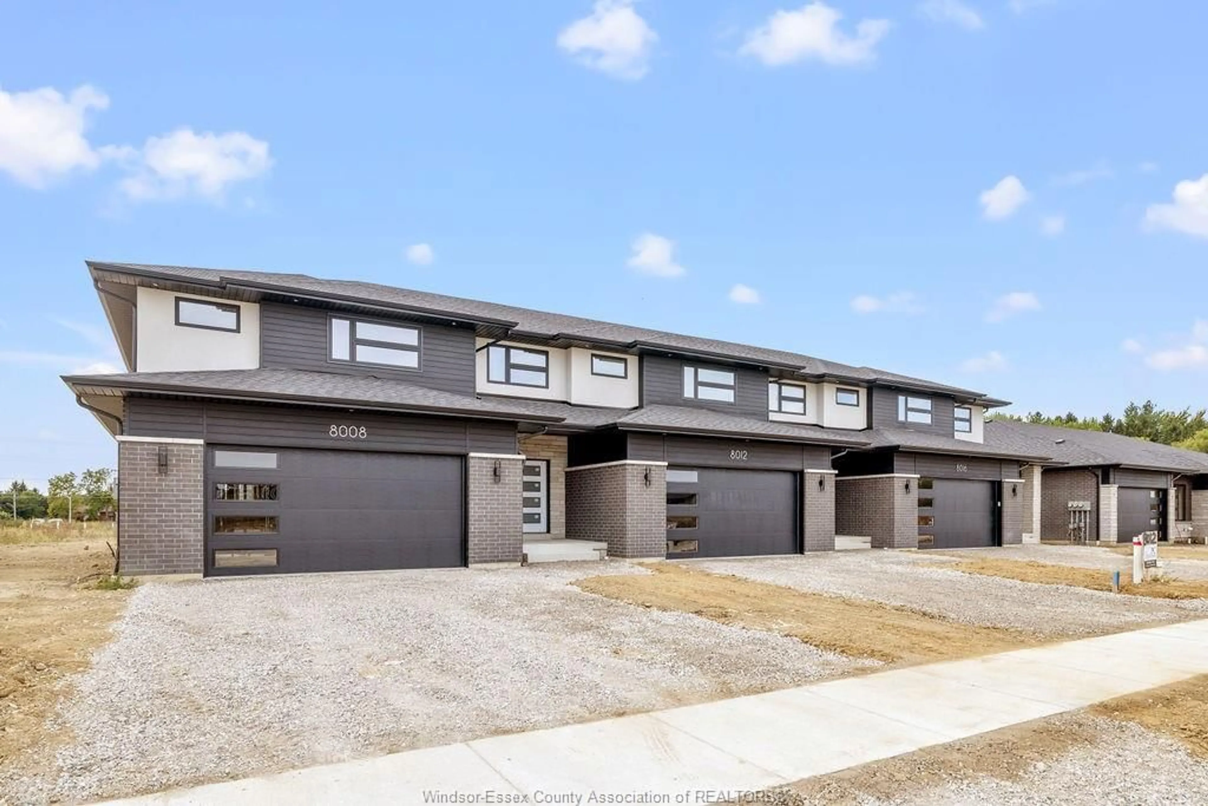 Unknown for 8032 MEO Blvd, LaSalle Ontario N9H 1H3