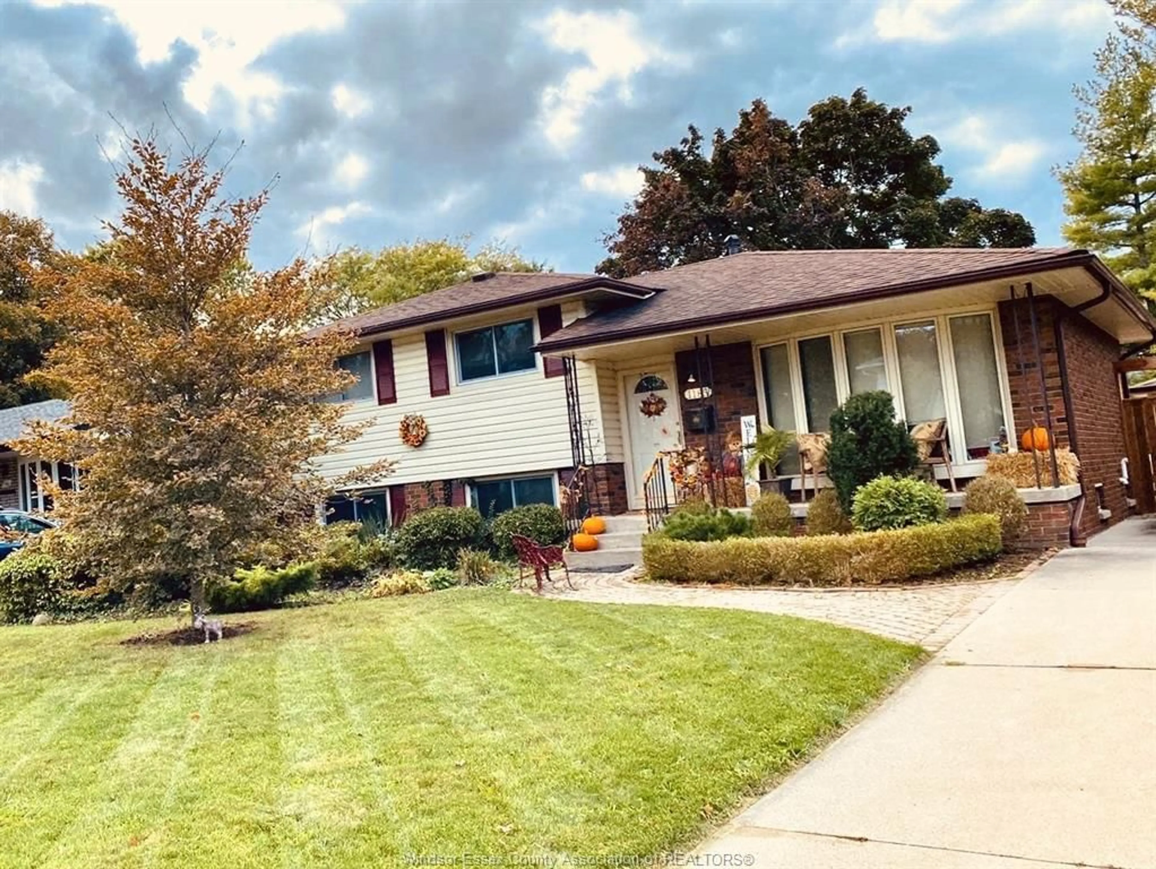 Home with vinyl exterior material, street for 1185 SUMACH, Windsor Ontario N8S 2S5