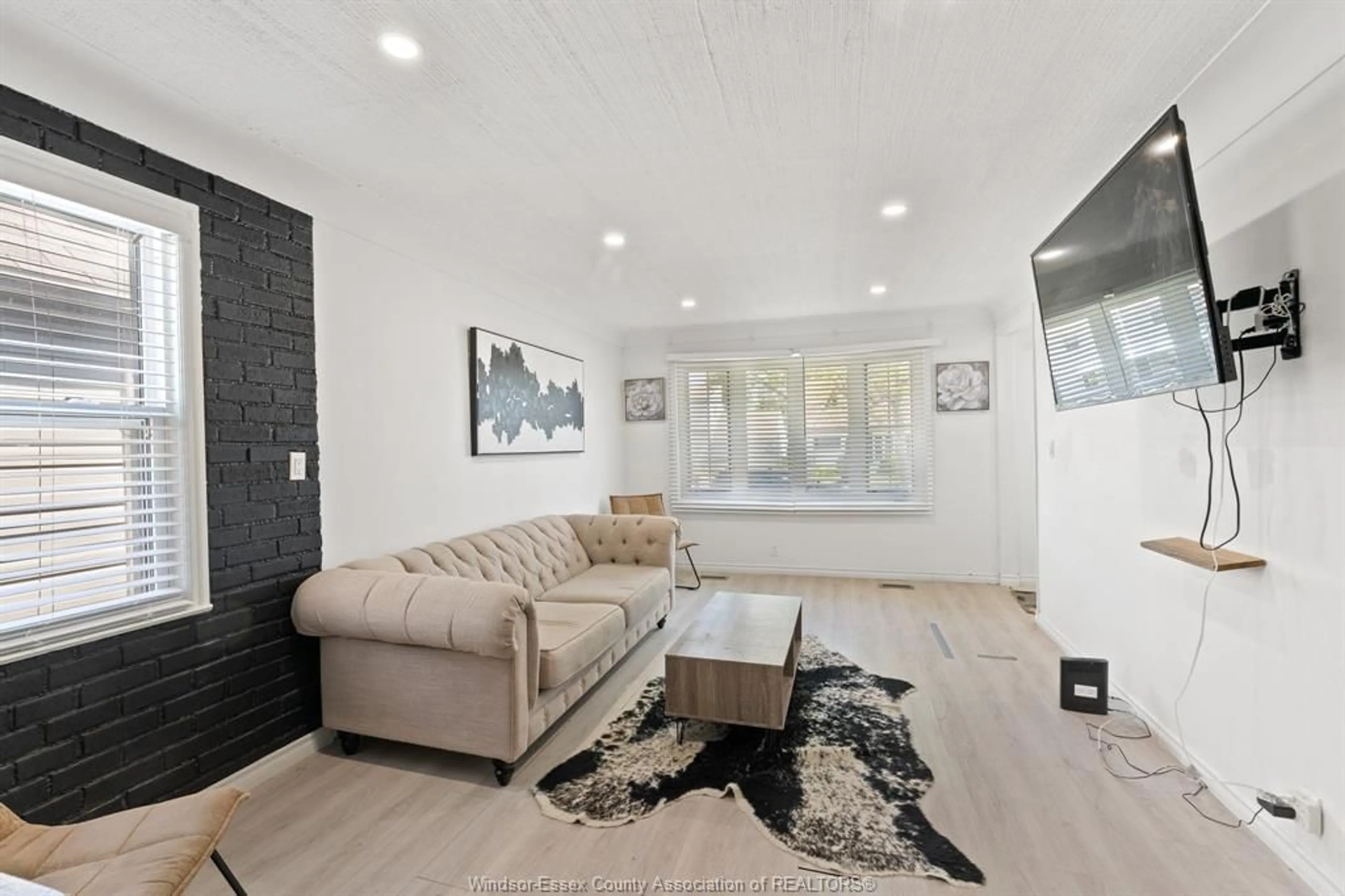 Living room with furniture, unknown for 1655 FORD Blvd, Windsor Ontario N8T 2C9