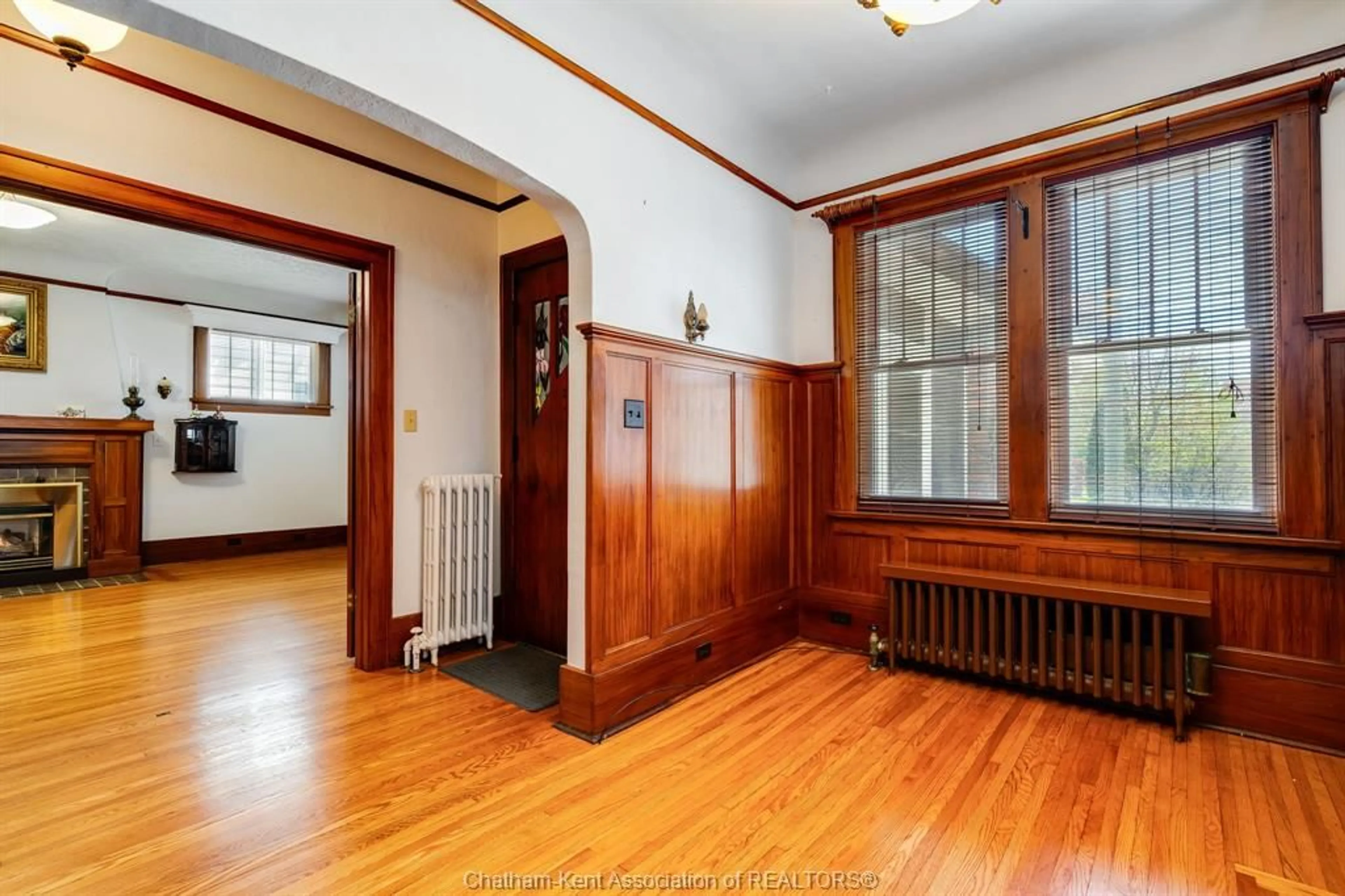 Indoor foyer for 23 STANLEY Ave, Chatham Ontario N7M 3J1
