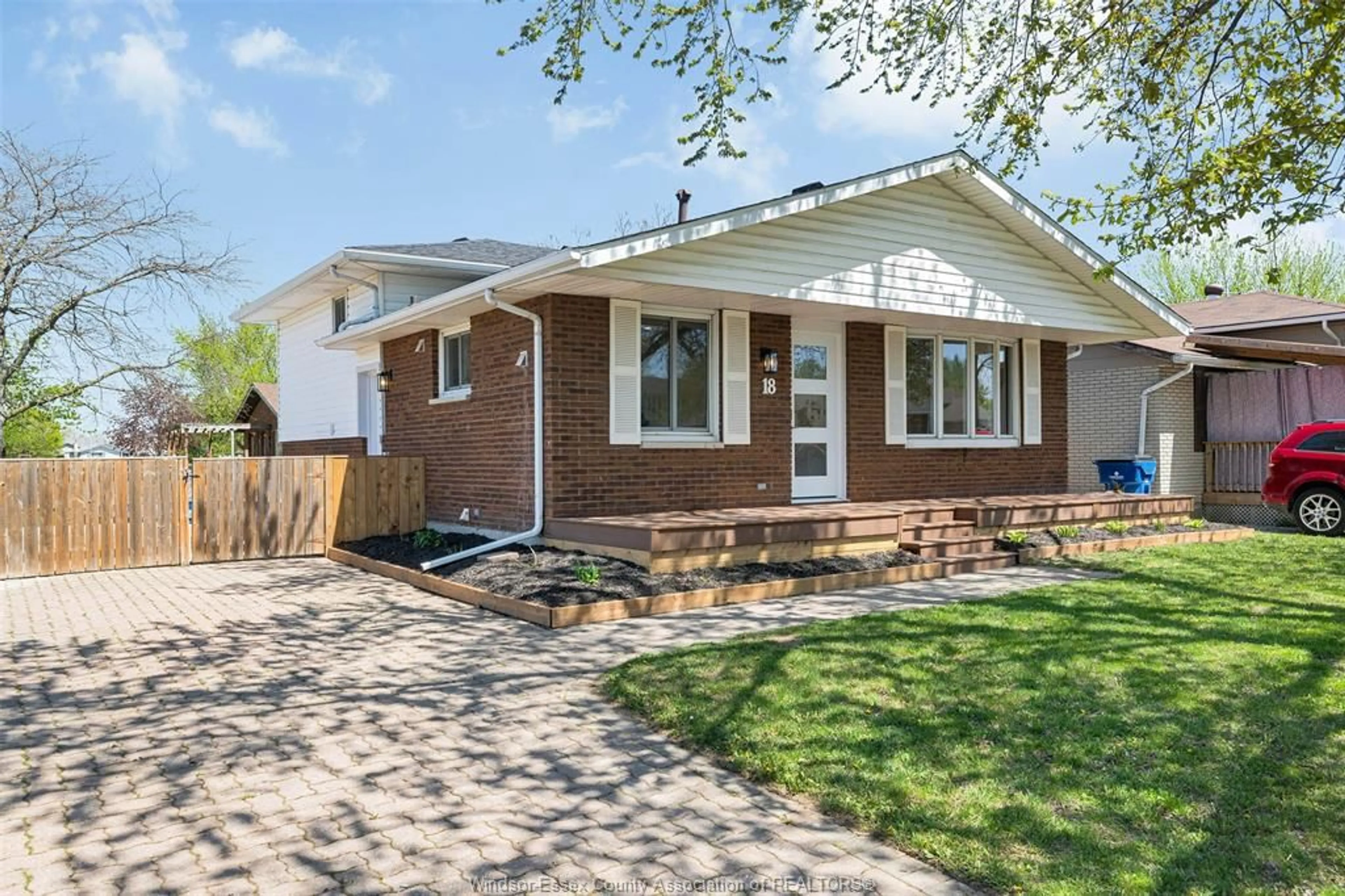 Home with brick exterior material, street for 18 PEARL St, Tilbury Ontario N0P 2L0