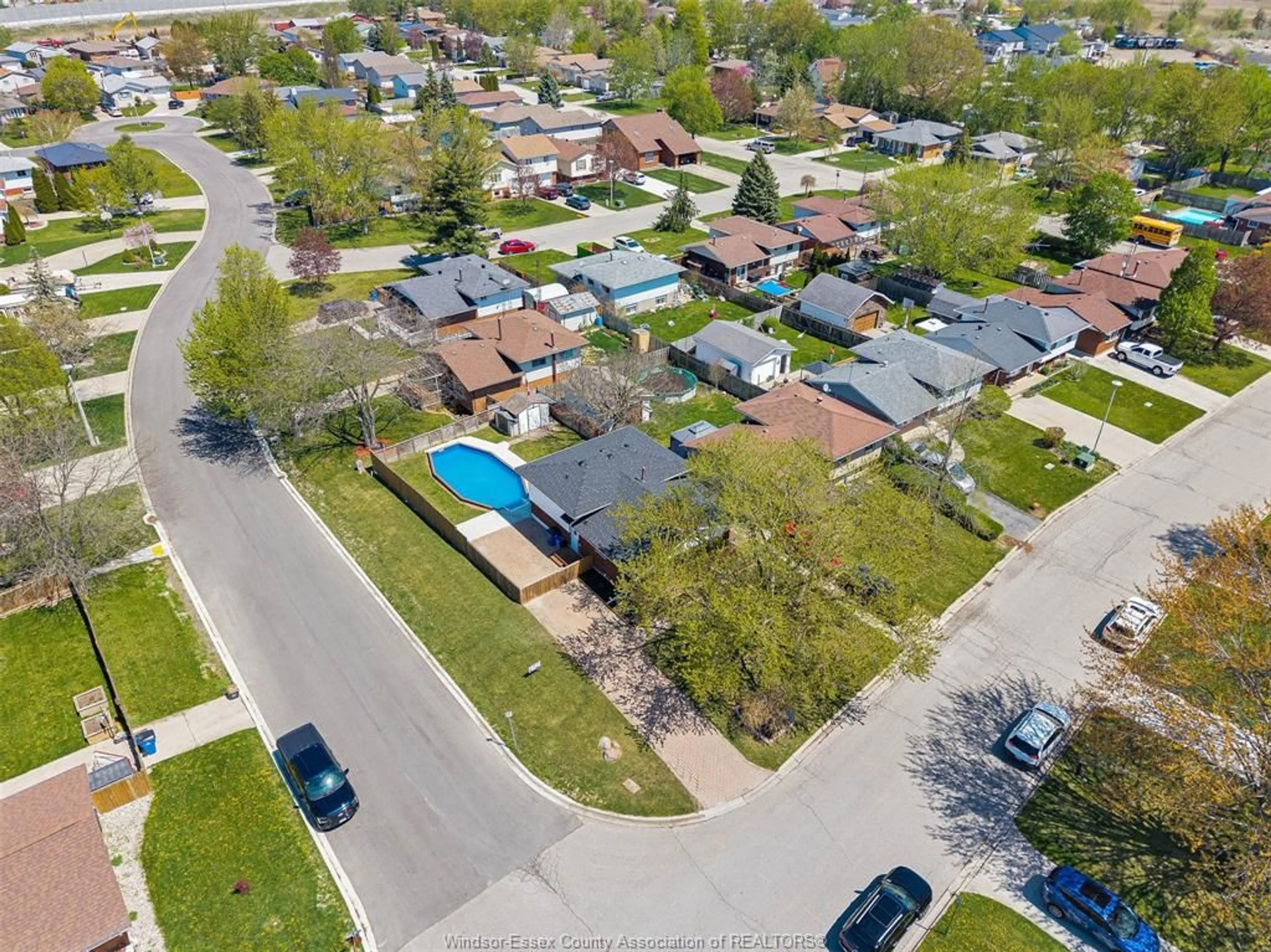 A pic from outside/outdoor area/front of a property/back of a property/a pic from drone, street for 18 PEARL St, Tilbury Ontario N0P 2L0