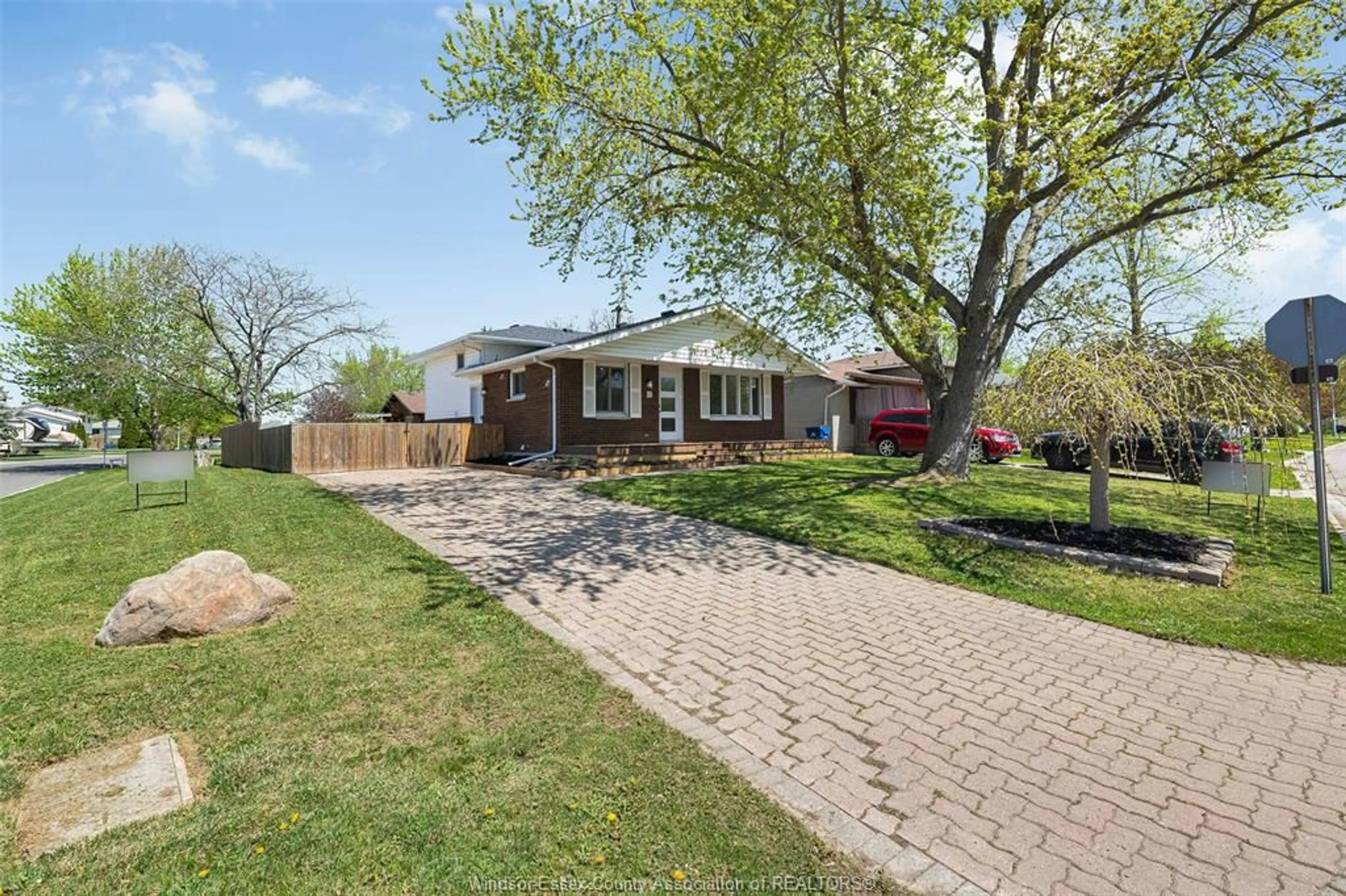 Home with brick exterior material, street for 18 PEARL St, Tilbury Ontario N0P 2L0