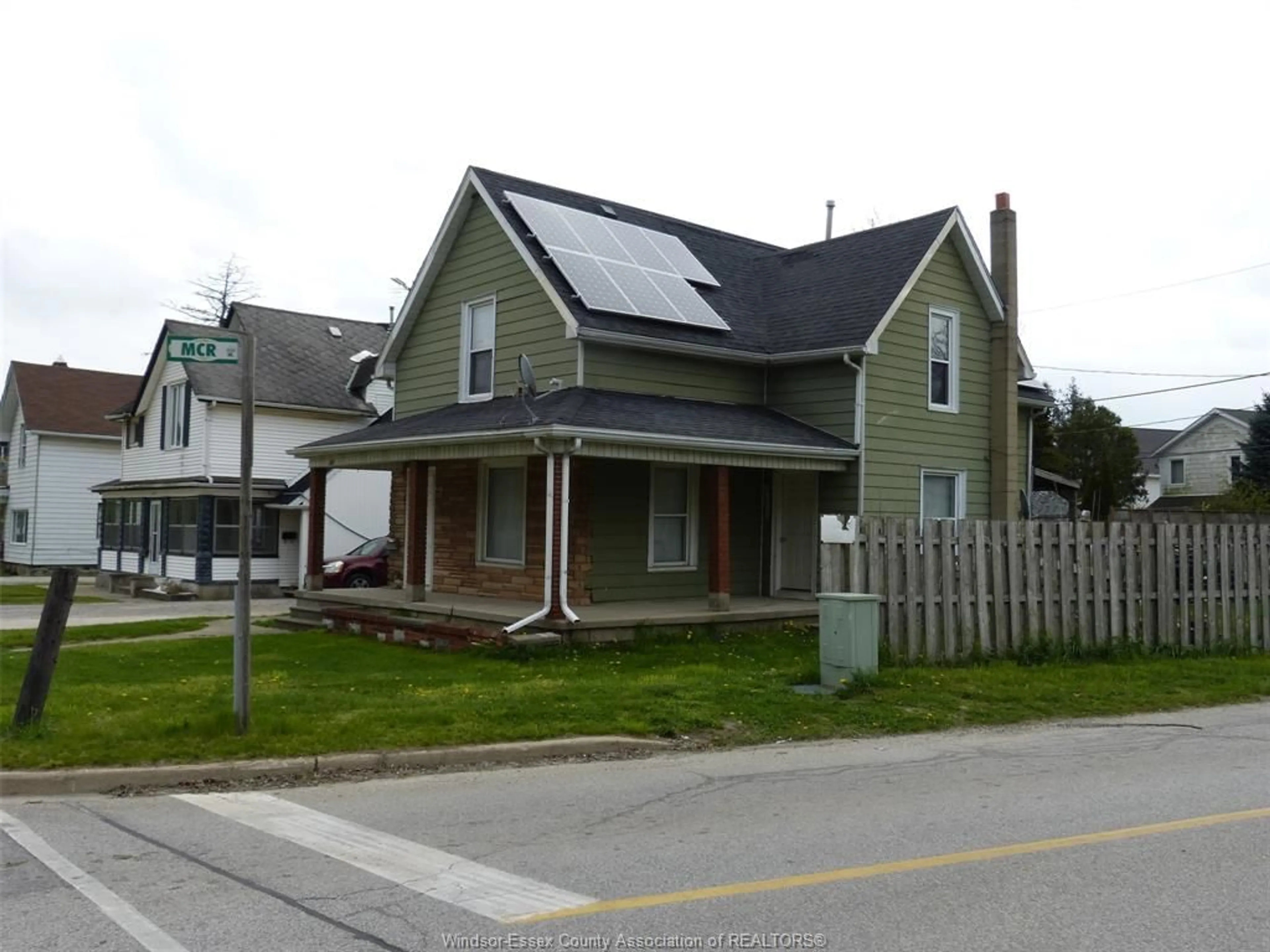 Home with vinyl exterior material, street for 124 TALBOT St, Leamington Ontario N8H 1M9