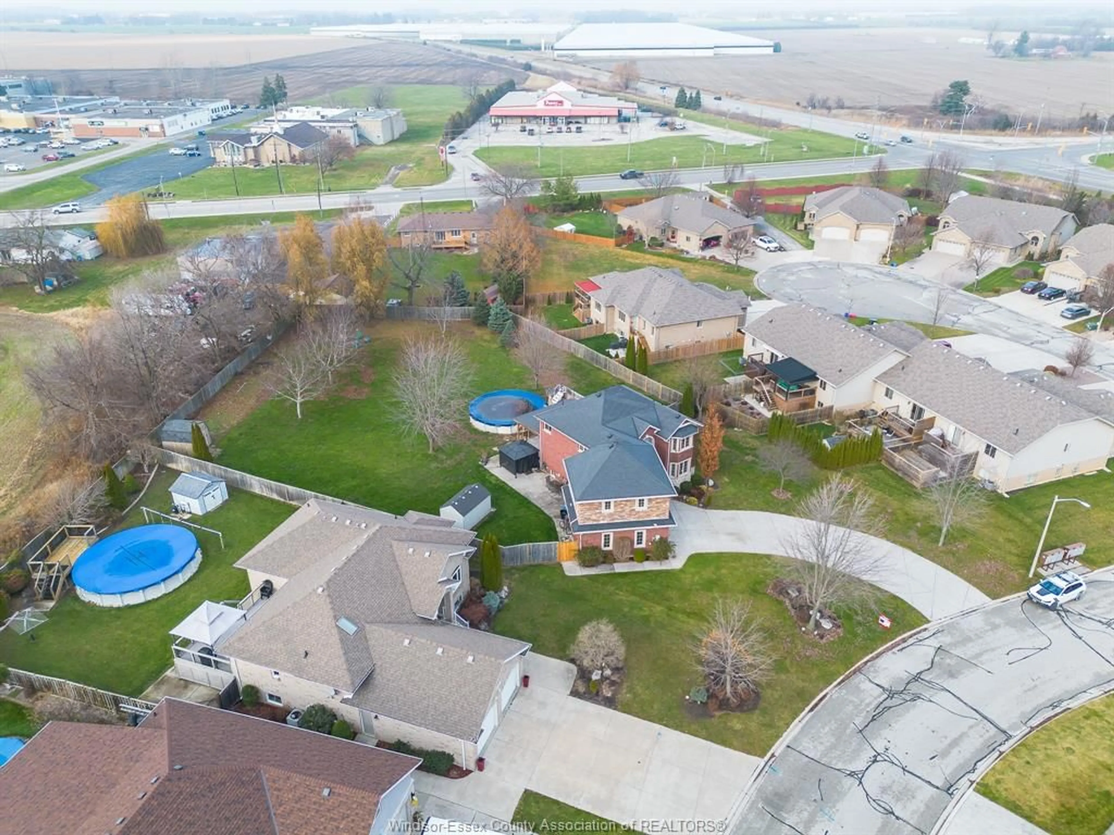 A pic from outside/outdoor area/front of a property/back of a property/a pic from drone, unknown for 2 GOSLIN CRT, Leamington Ontario N8H 5L4