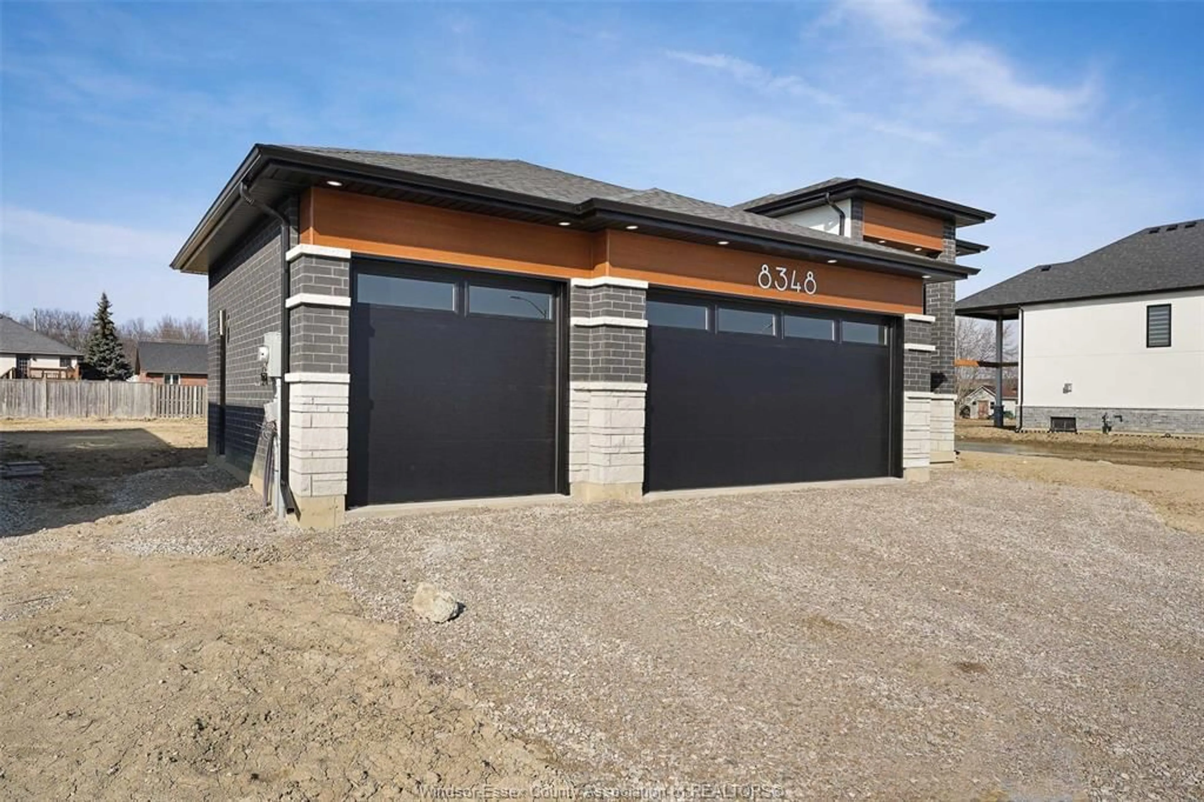 Indoor garage for 8348 ANNIE, McGregor Ontario N0R 1J0