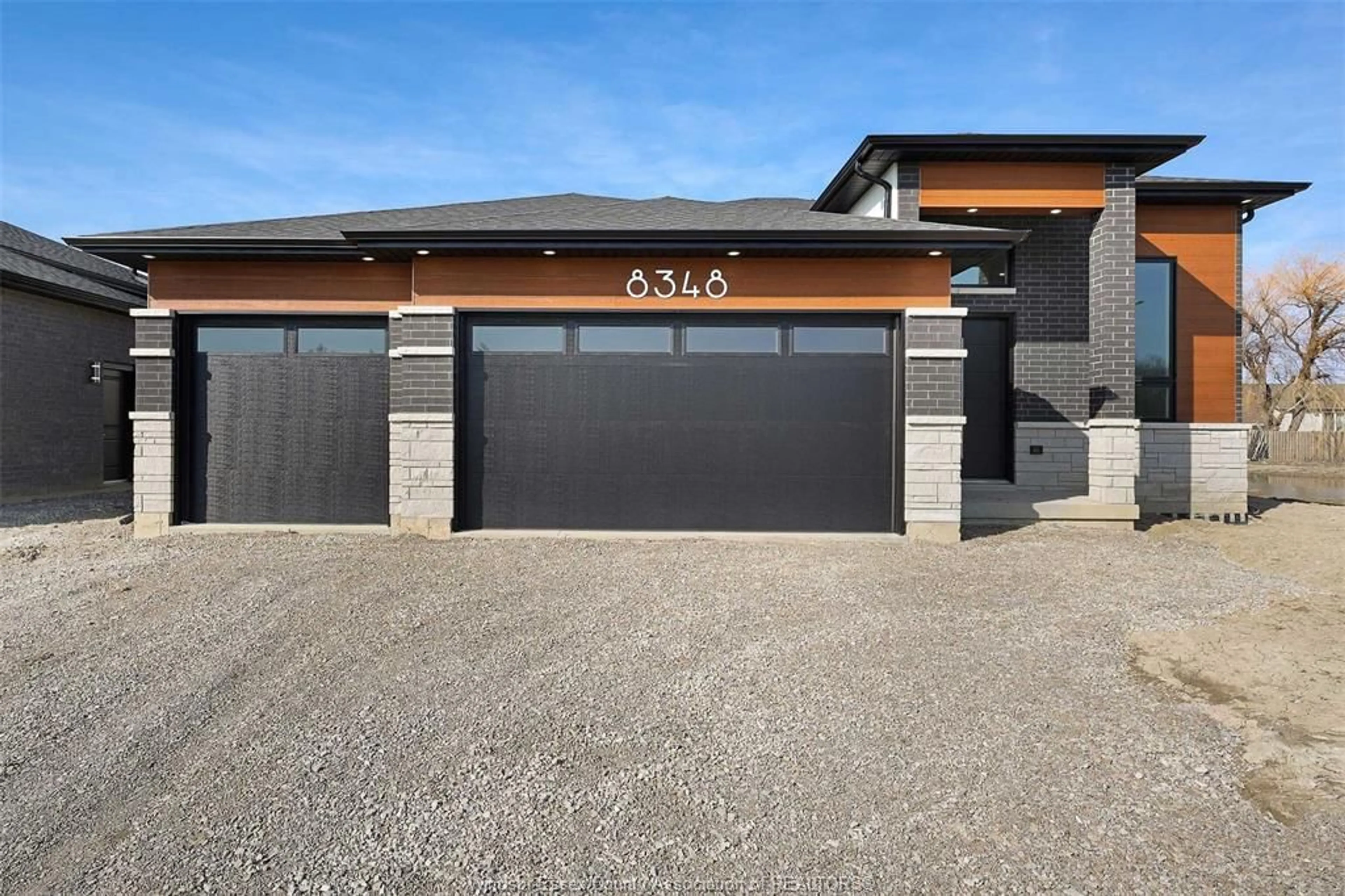 Indoor garage for 8348 ANNIE, McGregor Ontario N0R 1J0