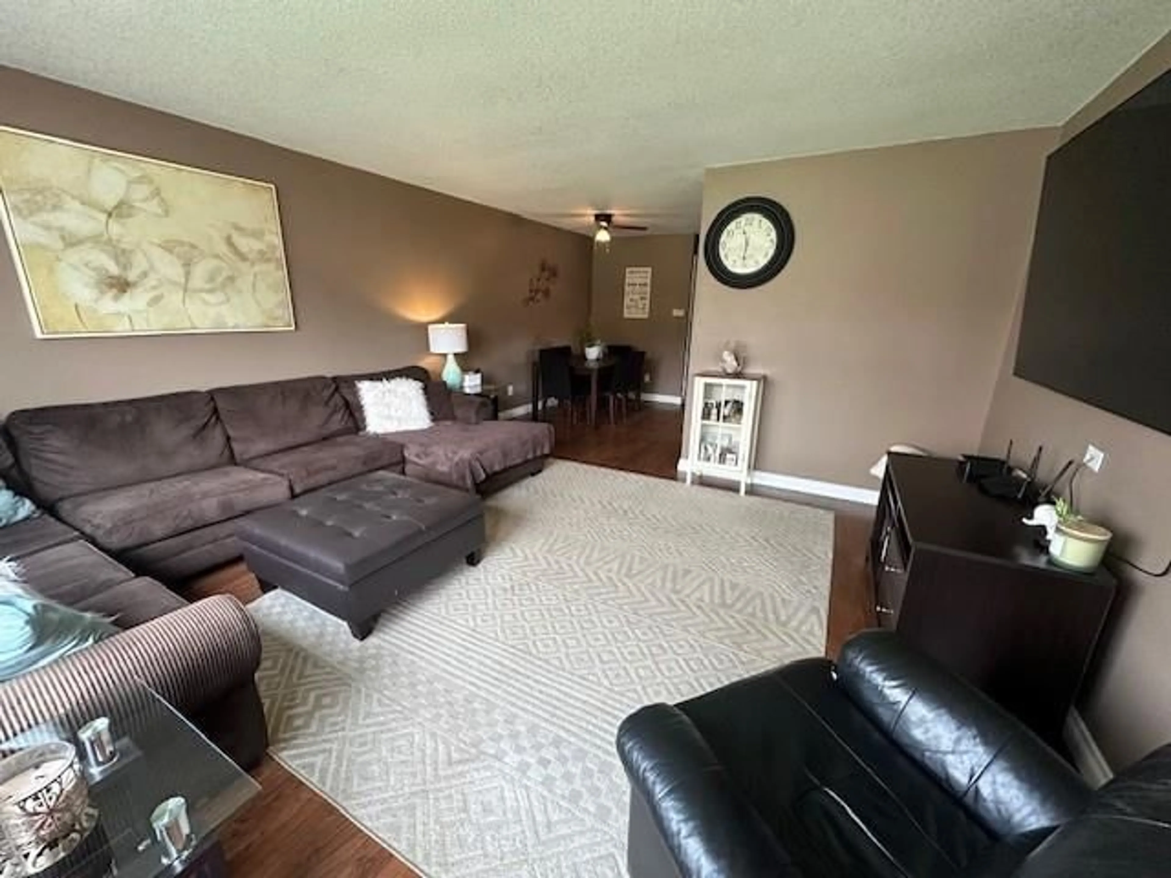 Living room with furniture, unknown for 365 MARTIN Cres, Strathroy Ontario N7G 3R3