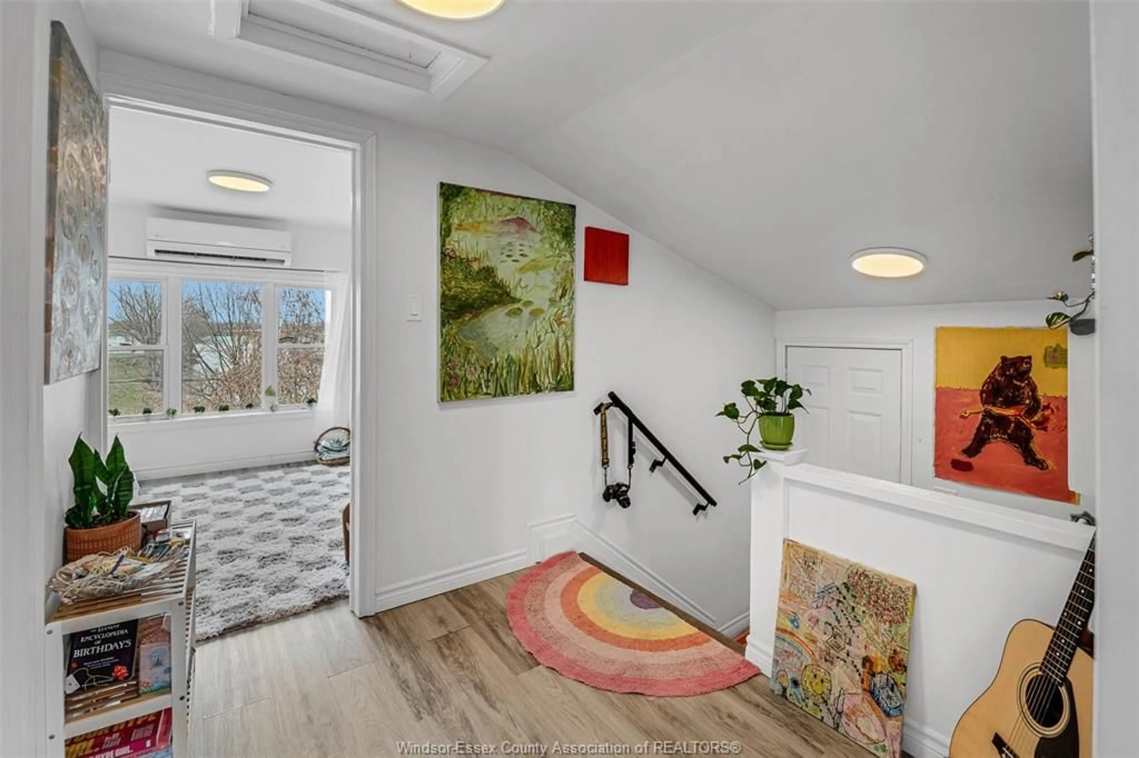 Indoor entryway for 3237 Russell St, Windsor Ontario N9C 1C1