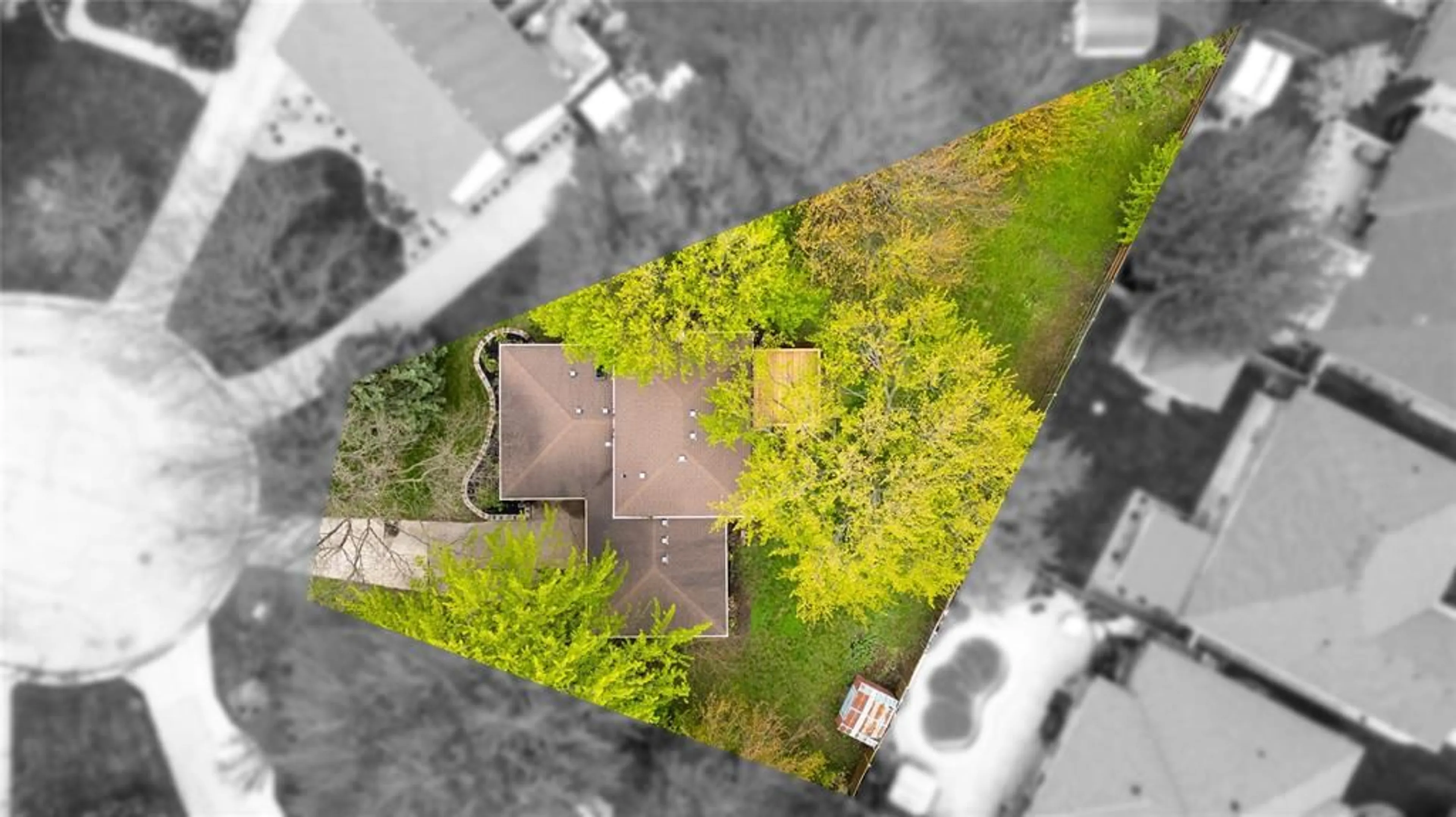A pic from outside/outdoor area/front of a property/back of a property/a pic from drone, street for 38 COPPERFIELD Crt, Sarnia Ontario N7S 5K8