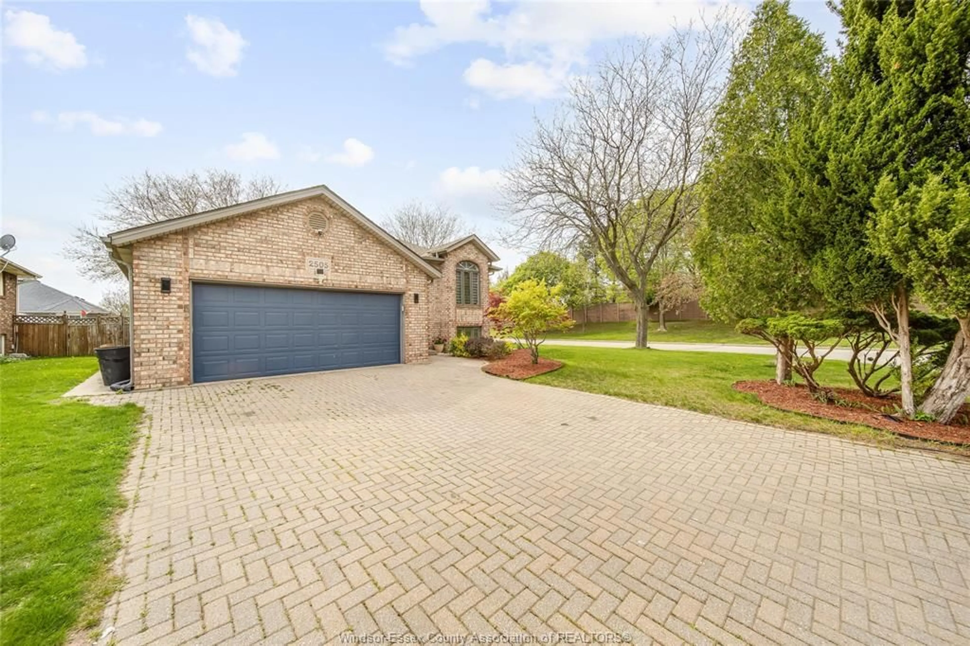 A pic from outside/outdoor area/front of a property/back of a property/a pic from drone, street for 2505 ST CLAIR Ave, Windsor Ontario N9E 4L9