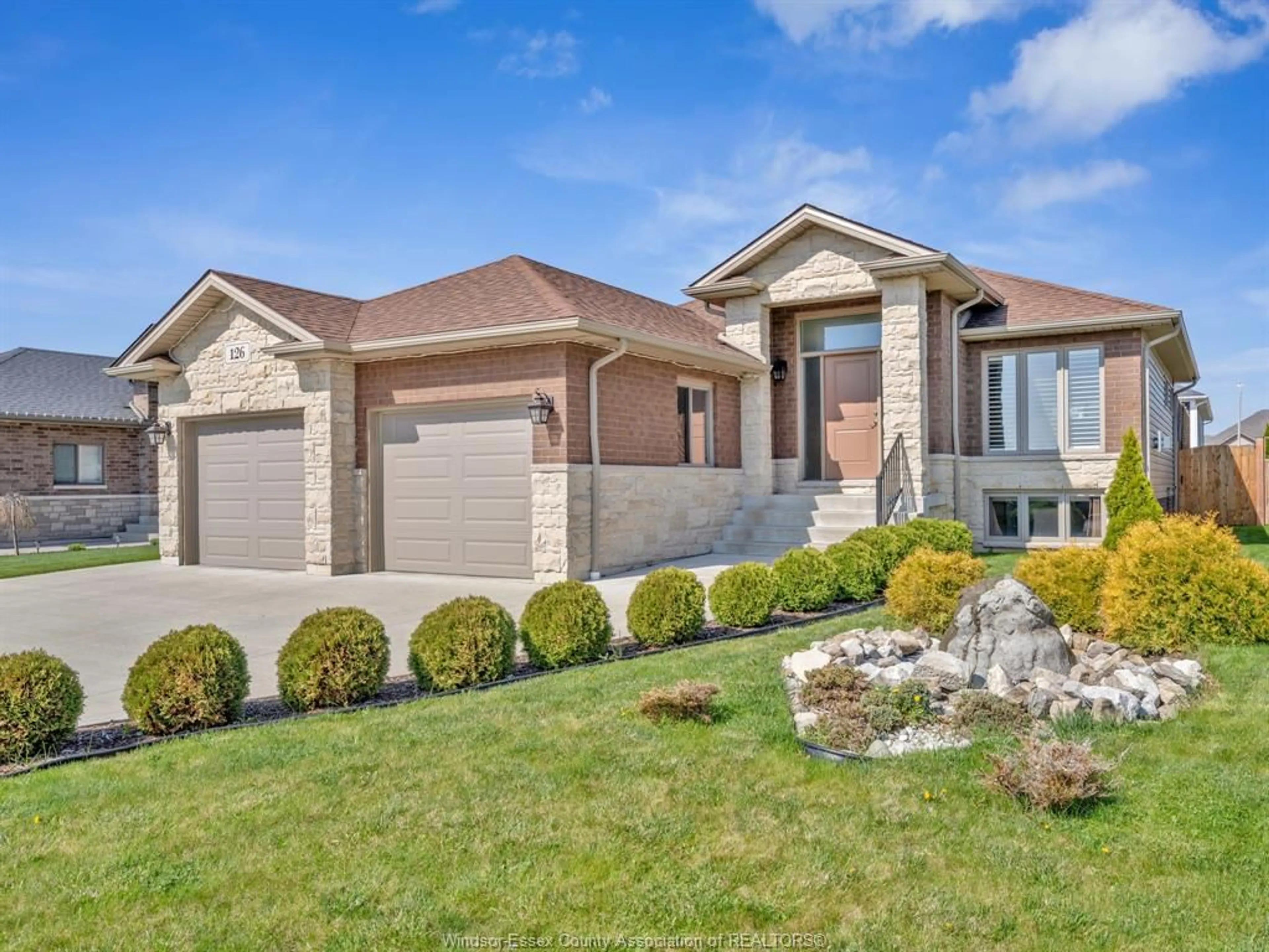 Home with brick exterior material, street for 126 GOLFVIEW Dr, Kingsville Ontario N9Y 0E4