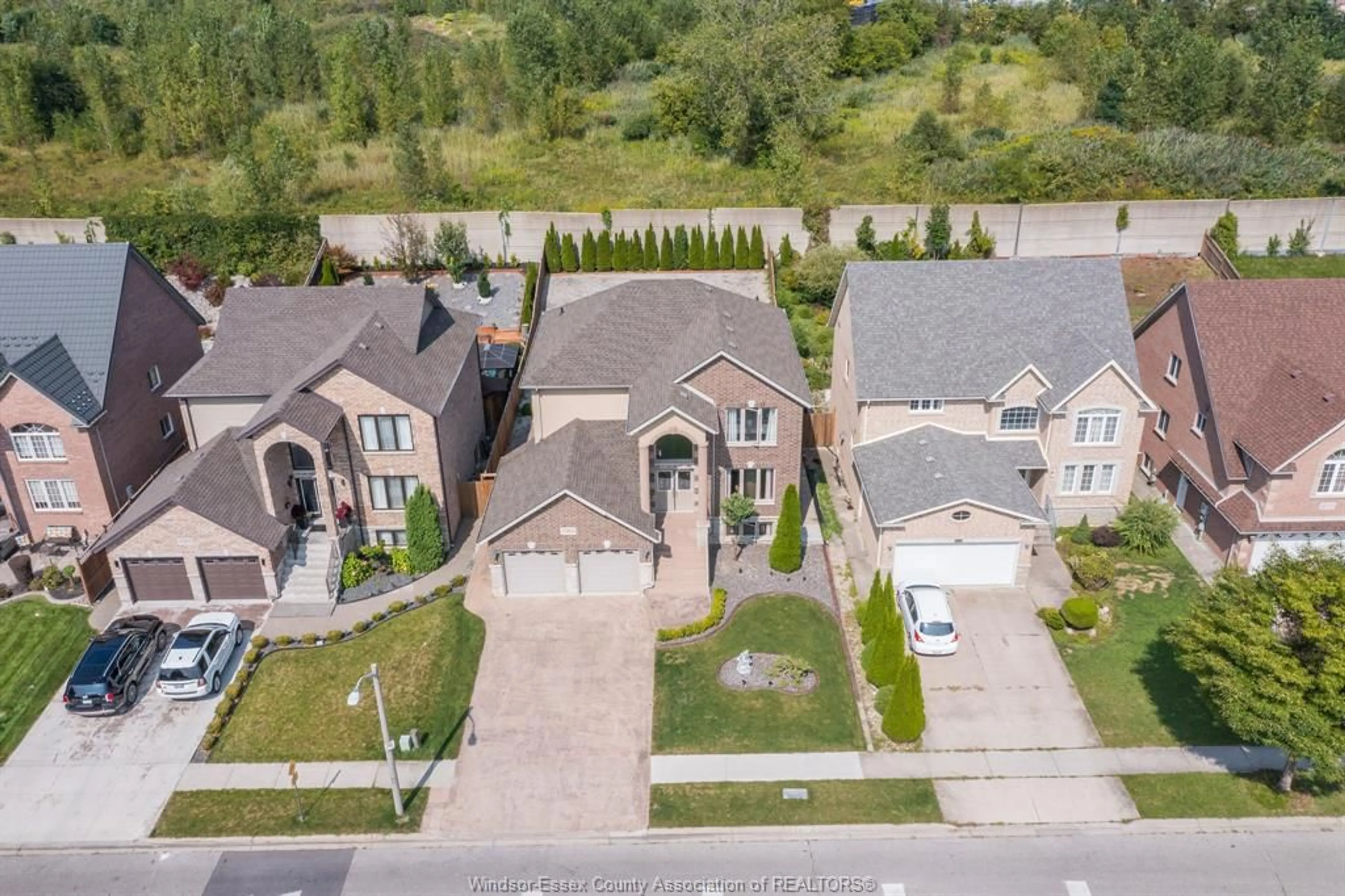 A pic from outside/outdoor area/front of a property/back of a property/a pic from drone, street for 2264 DANDURAND Blvd, Windsor Ontario N9E 4Z7