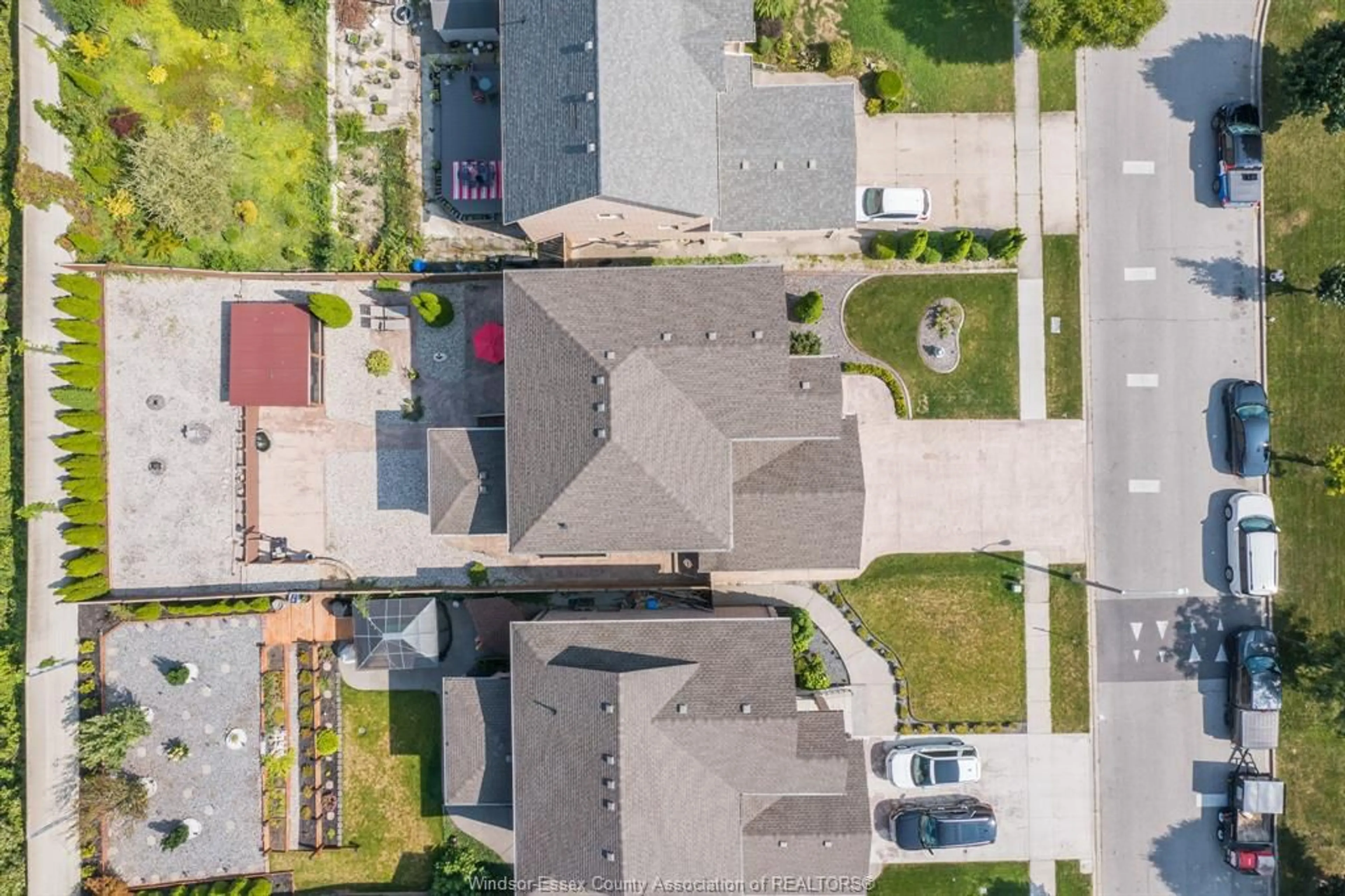 A pic from outside/outdoor area/front of a property/back of a property/a pic from drone, street for 2264 DANDURAND Blvd, Windsor Ontario N9E 4Z7