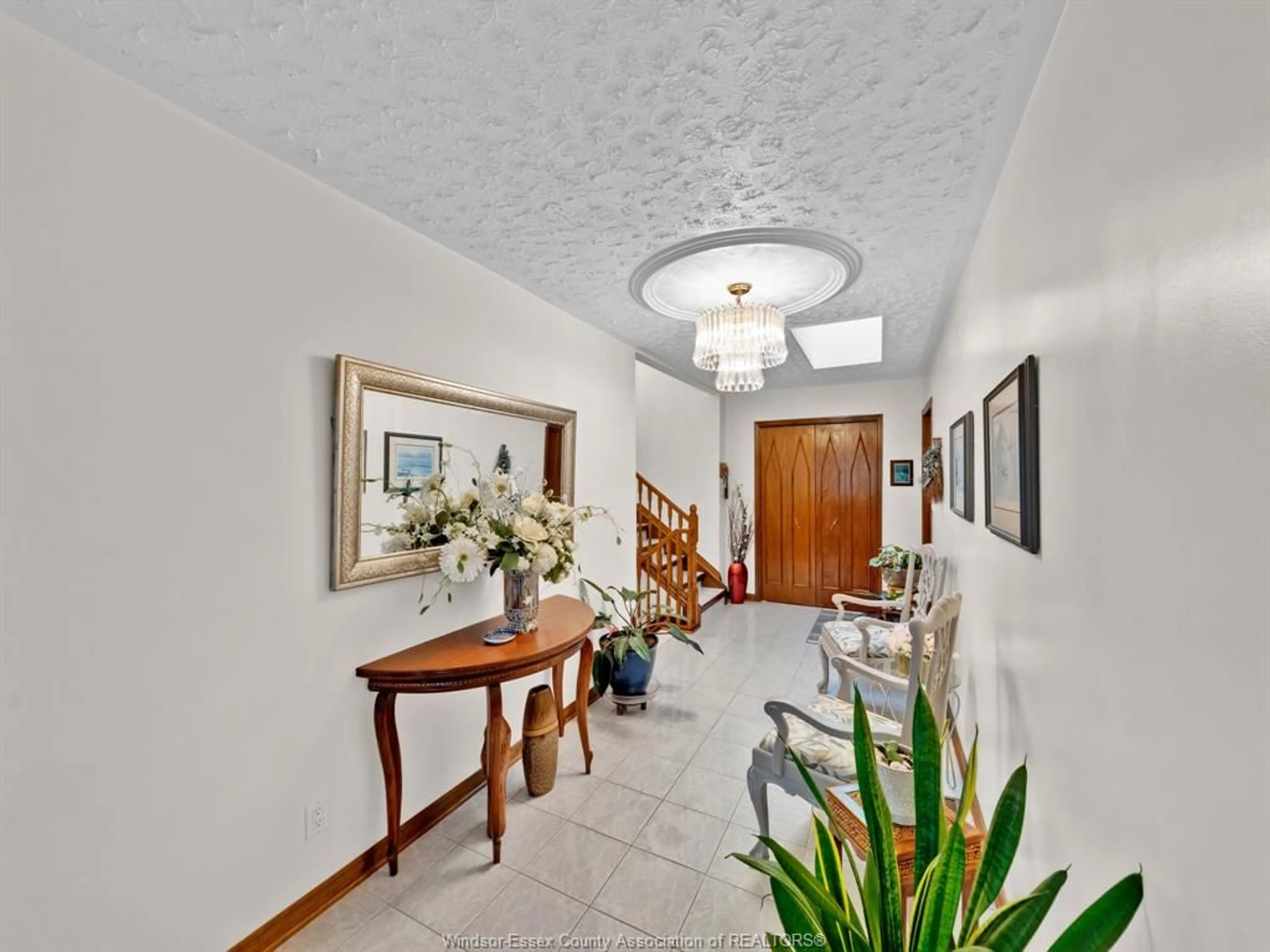 Indoor foyer for 43 Debergh Ave, Leamington Ontario N8H 4V7